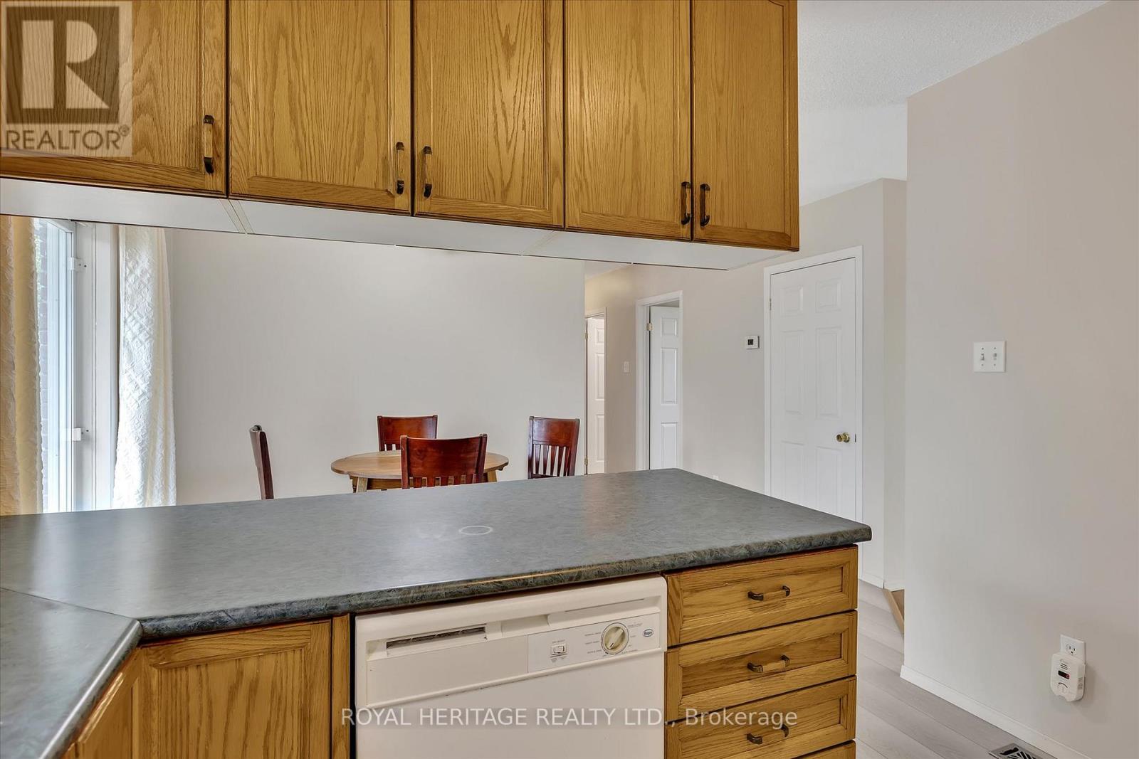 64 George Street W, Kawartha Lakes (Lindsay), Ontario  K9V 5H9 - Photo 16 - X12209745