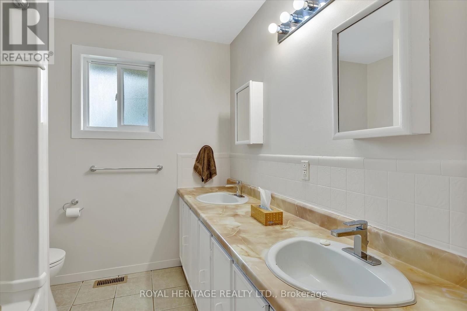 64 George Street W, Kawartha Lakes (Lindsay), Ontario  K9V 5H9 - Photo 21 - X12209745