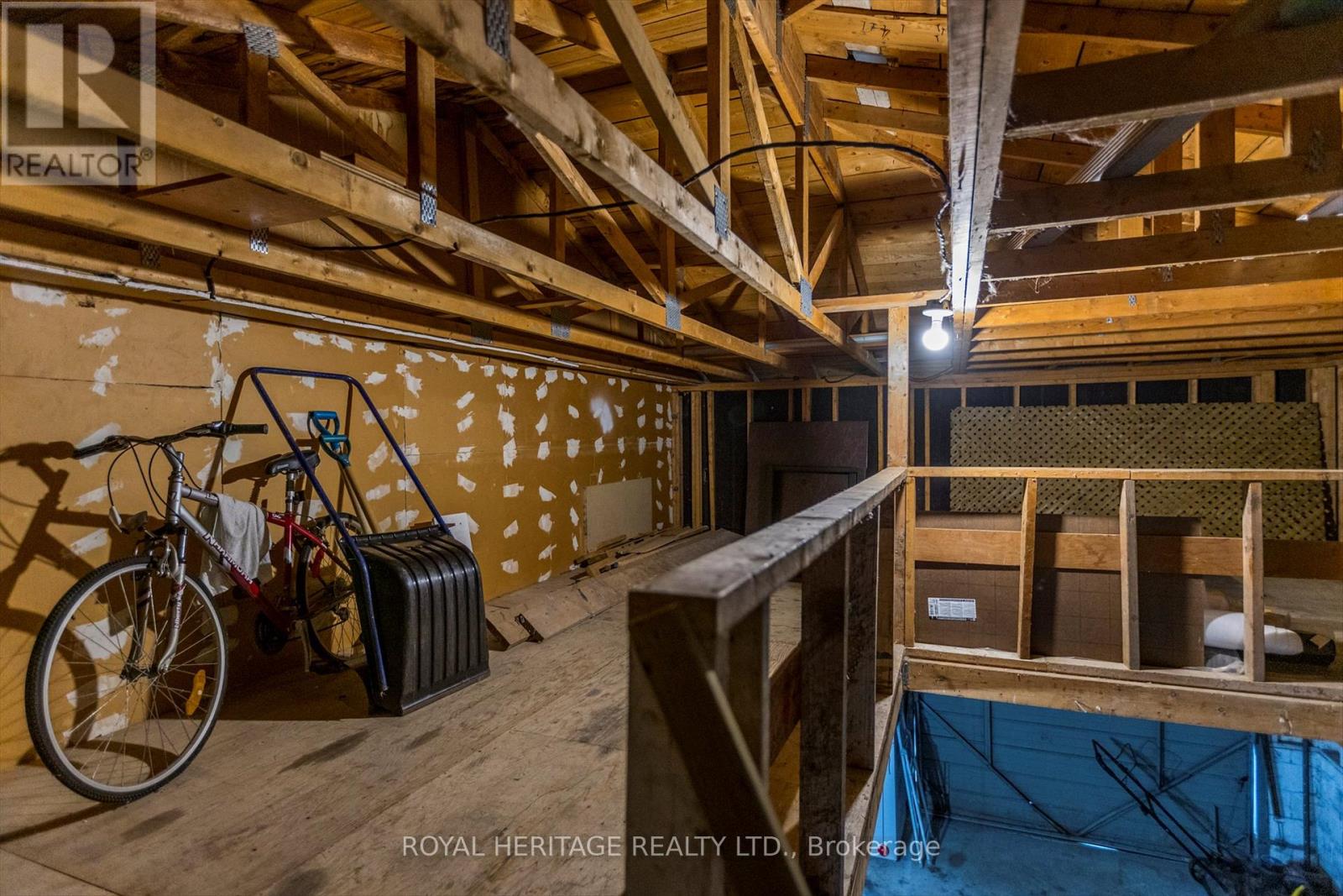 64 George Street W, Kawartha Lakes (Lindsay), Ontario  K9V 5H9 - Photo 34 - X12209745