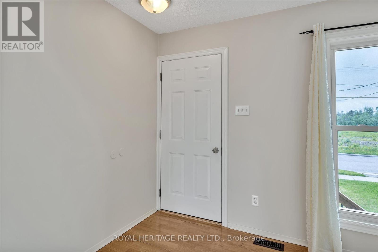 64 George Street W, Kawartha Lakes (Lindsay), Ontario  K9V 5H9 - Photo 8 - X12209745