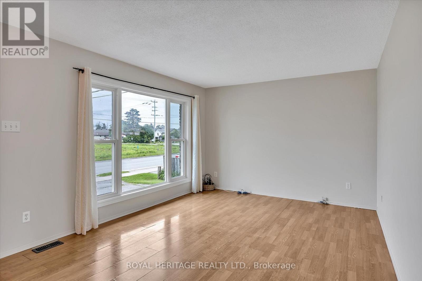 64 George Street W, Kawartha Lakes (Lindsay), Ontario  K9V 5H9 - Photo 9 - X12209745
