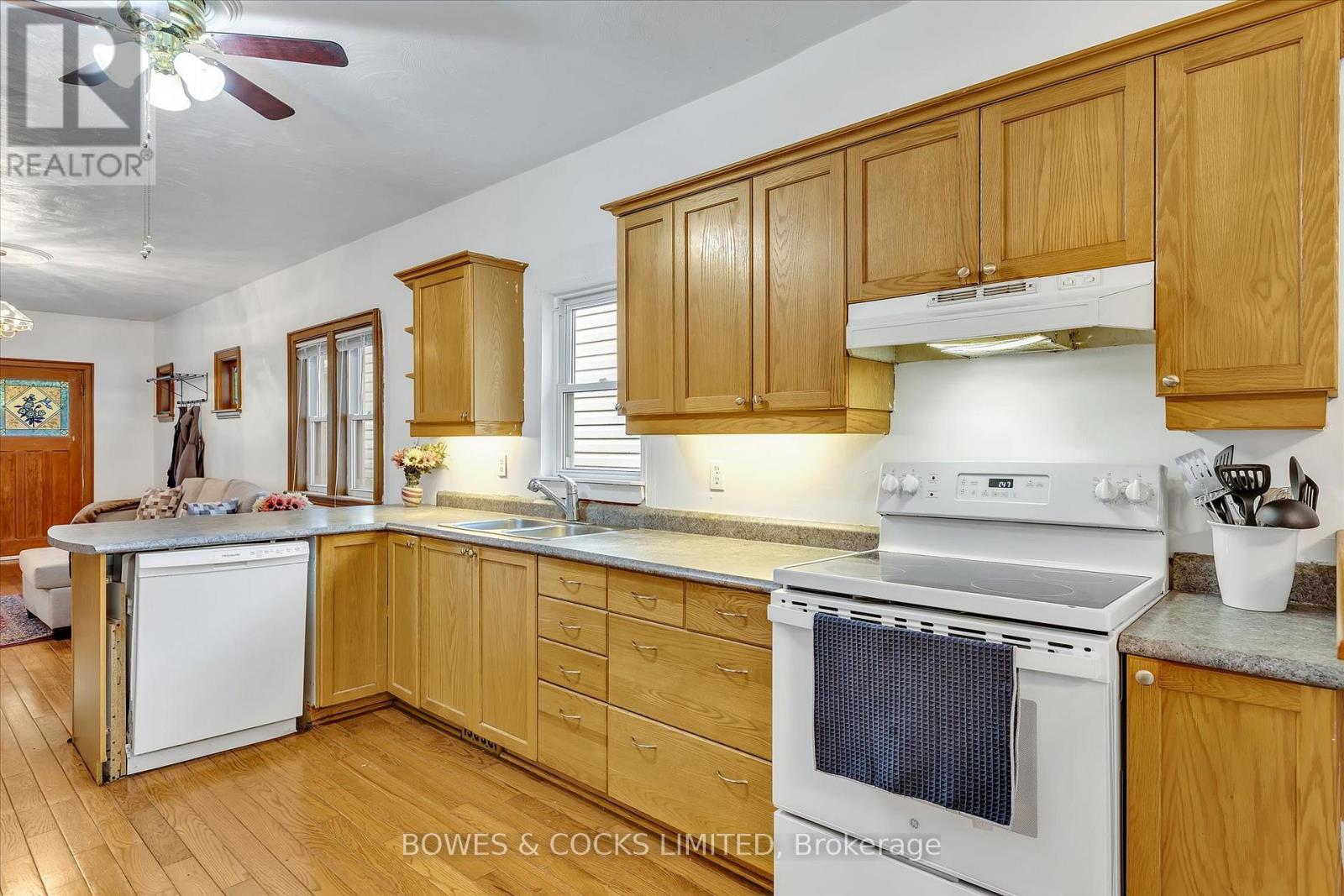 631 Downie Street, Peterborough (Downtown), Ontario  K9H 4K2 - Photo 12 - X12209839