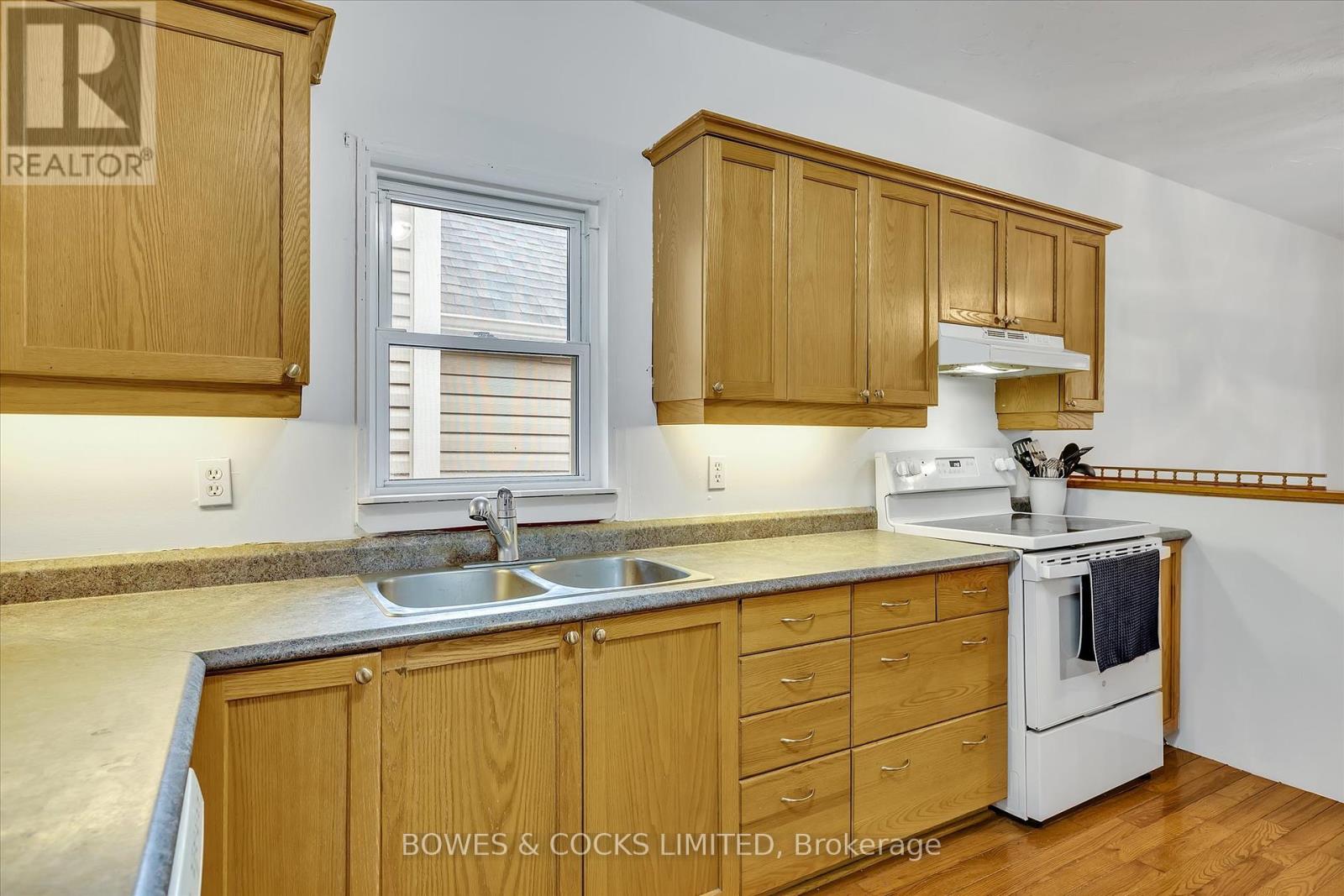 631 Downie Street, Peterborough (Downtown), Ontario  K9H 4K2 - Photo 13 - X12209839
