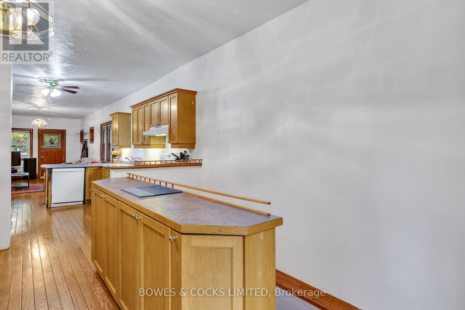 631 Downie Street, Peterborough (Downtown), Ontario  K9H 4K2 - Photo 18 - X12209839
