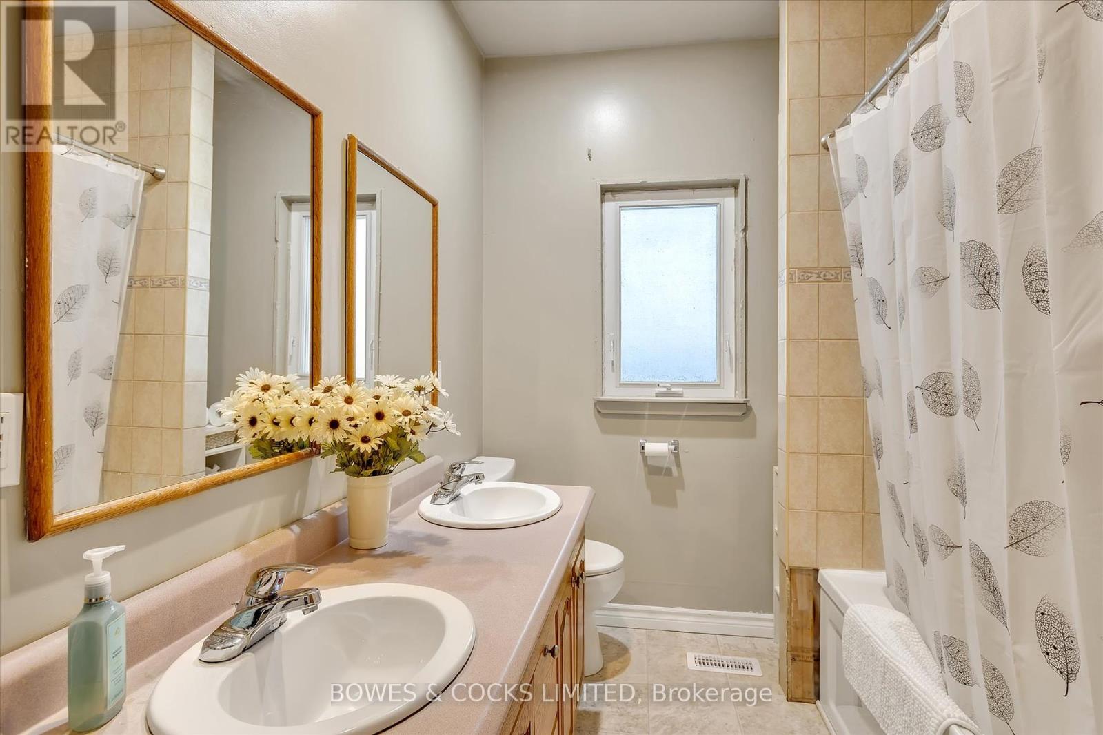 631 Downie Street, Peterborough (Downtown), Ontario  K9H 4K2 - Photo 21 - X12209839