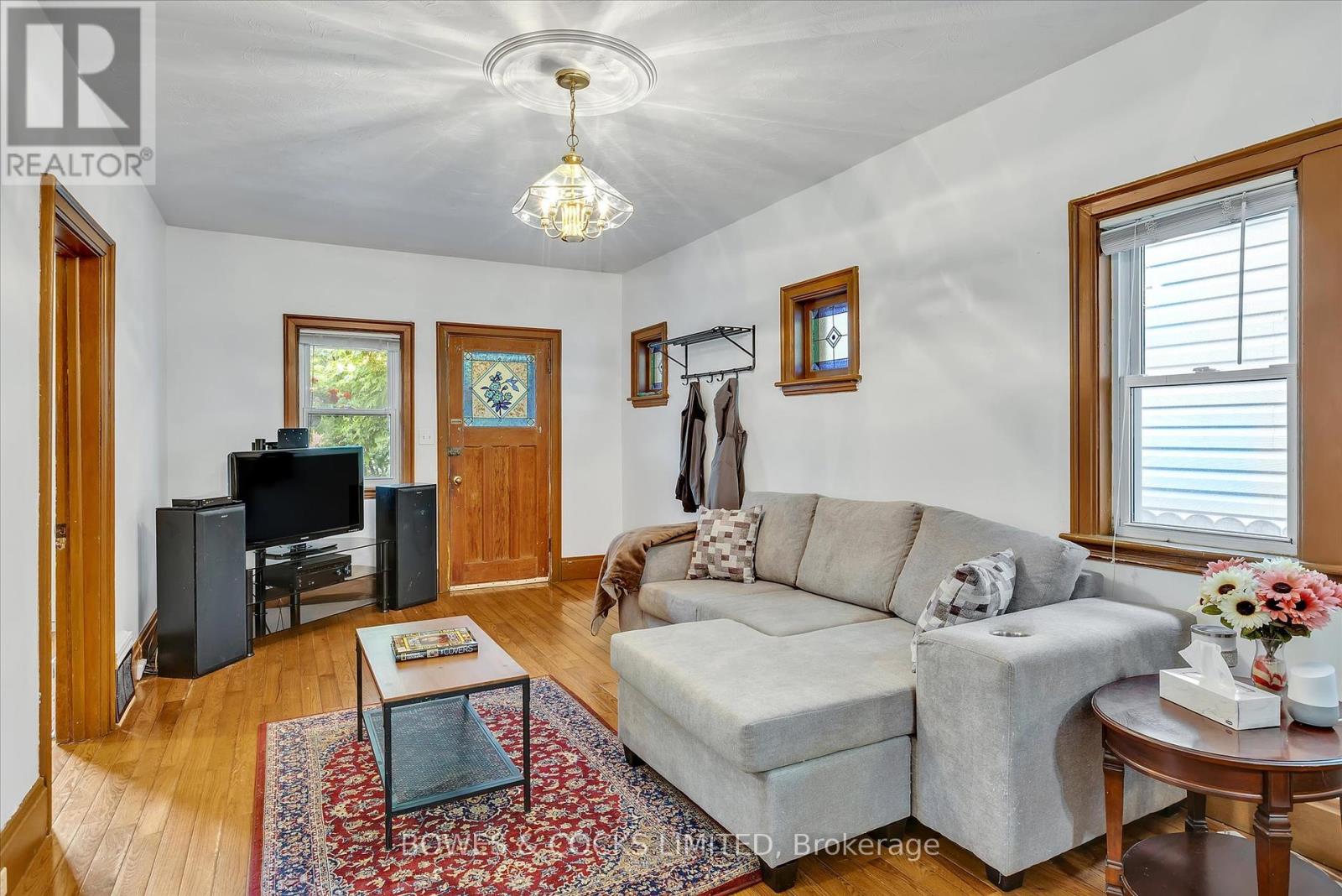 631 Downie Street, Peterborough (Downtown), Ontario  K9H 4K2 - Photo 7 - X12209839