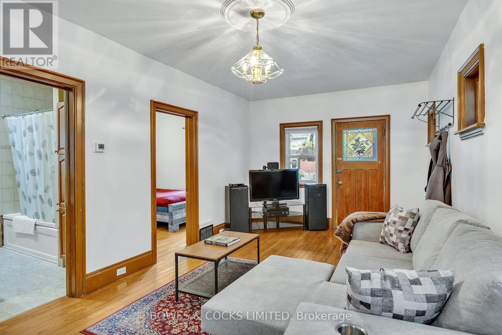 631 Downie Street, Peterborough (Downtown), Ontario  K9H 4K2 - Photo 8 - X12209839