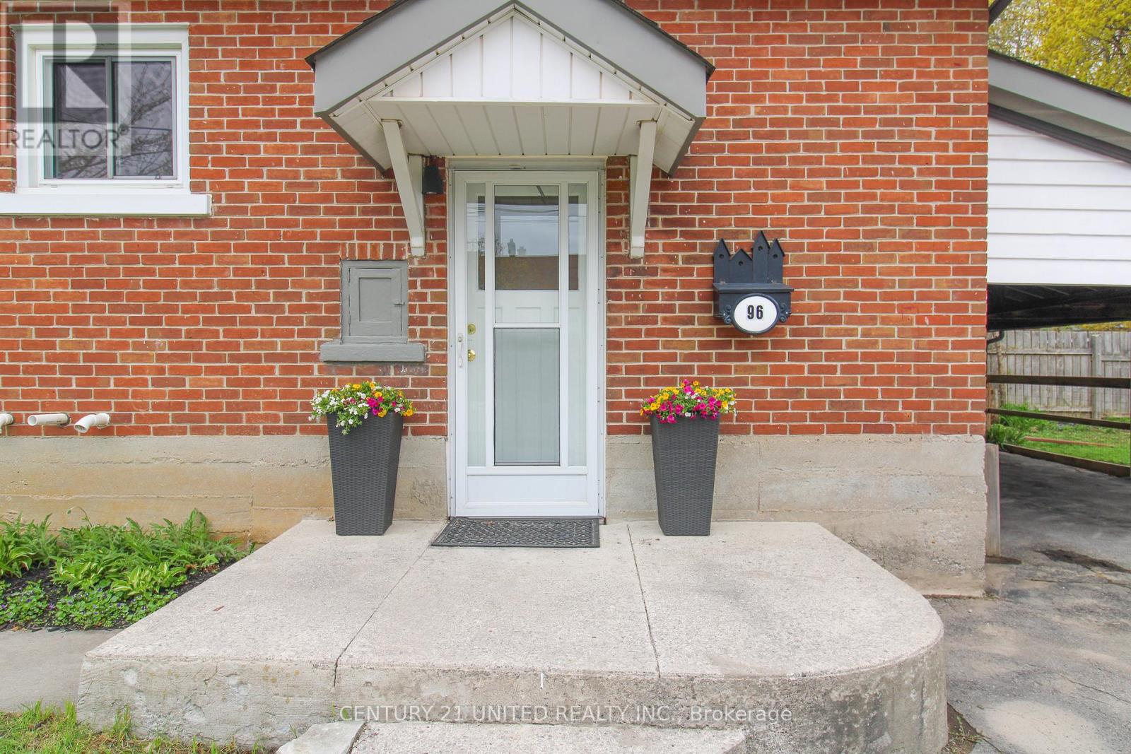 96 Montgomery Street, Peterborough South (West), Ontario  K9J 1W9 - Photo 4 - X12209946