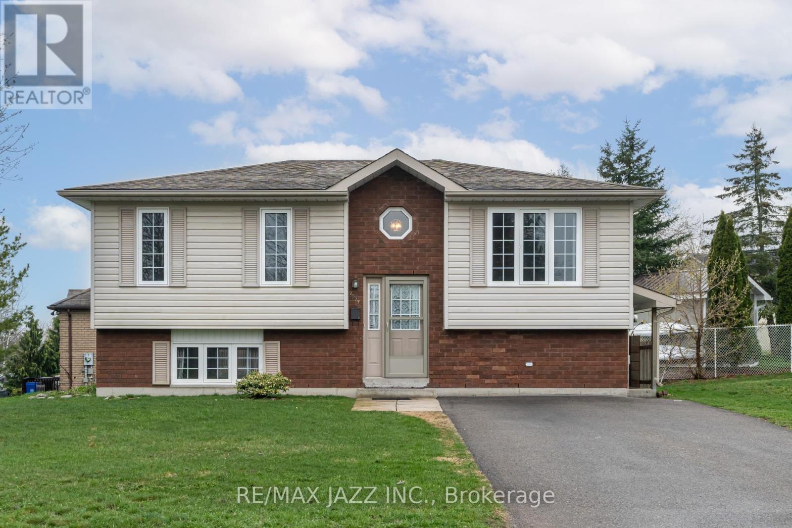 2577 Idyllwood Crescent, Peterborough East (South), Ontario  K9L 1Z1 - Photo 1 - X12210044