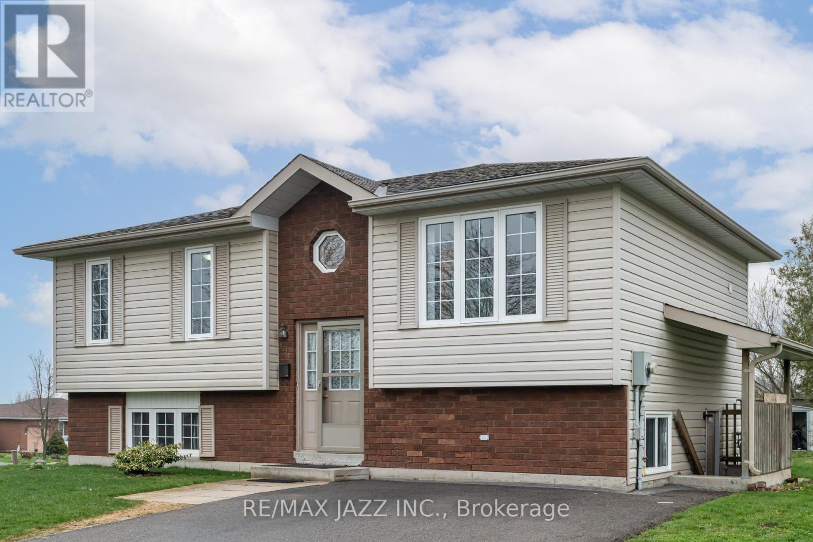 2577 Idyllwood Crescent, Peterborough East (South), Ontario  K9L 1Z1 - Photo 4 - X12210044