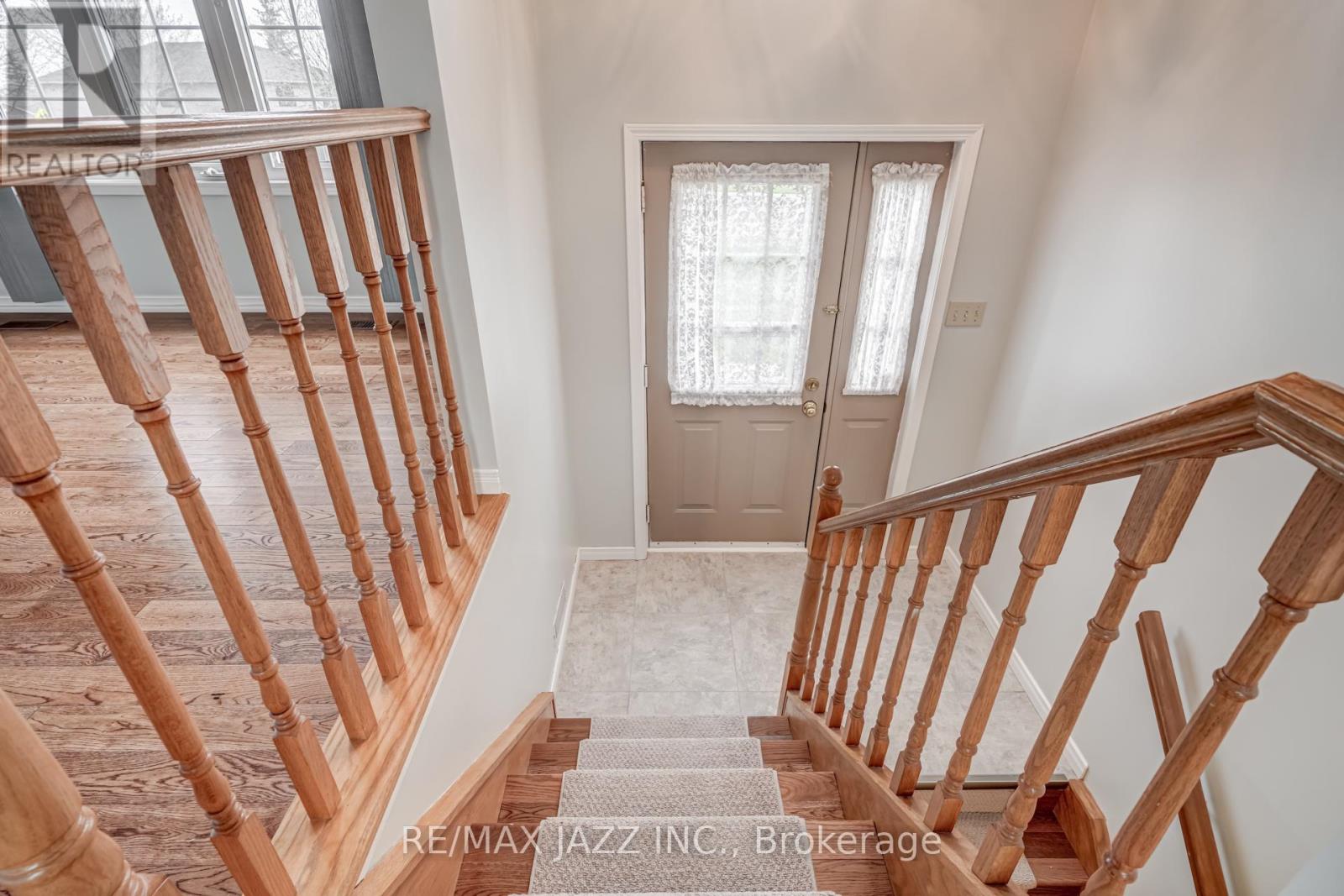 2577 Idyllwood Crescent, Peterborough East (South), Ontario  K9L 1Z1 - Photo 5 - X12210044