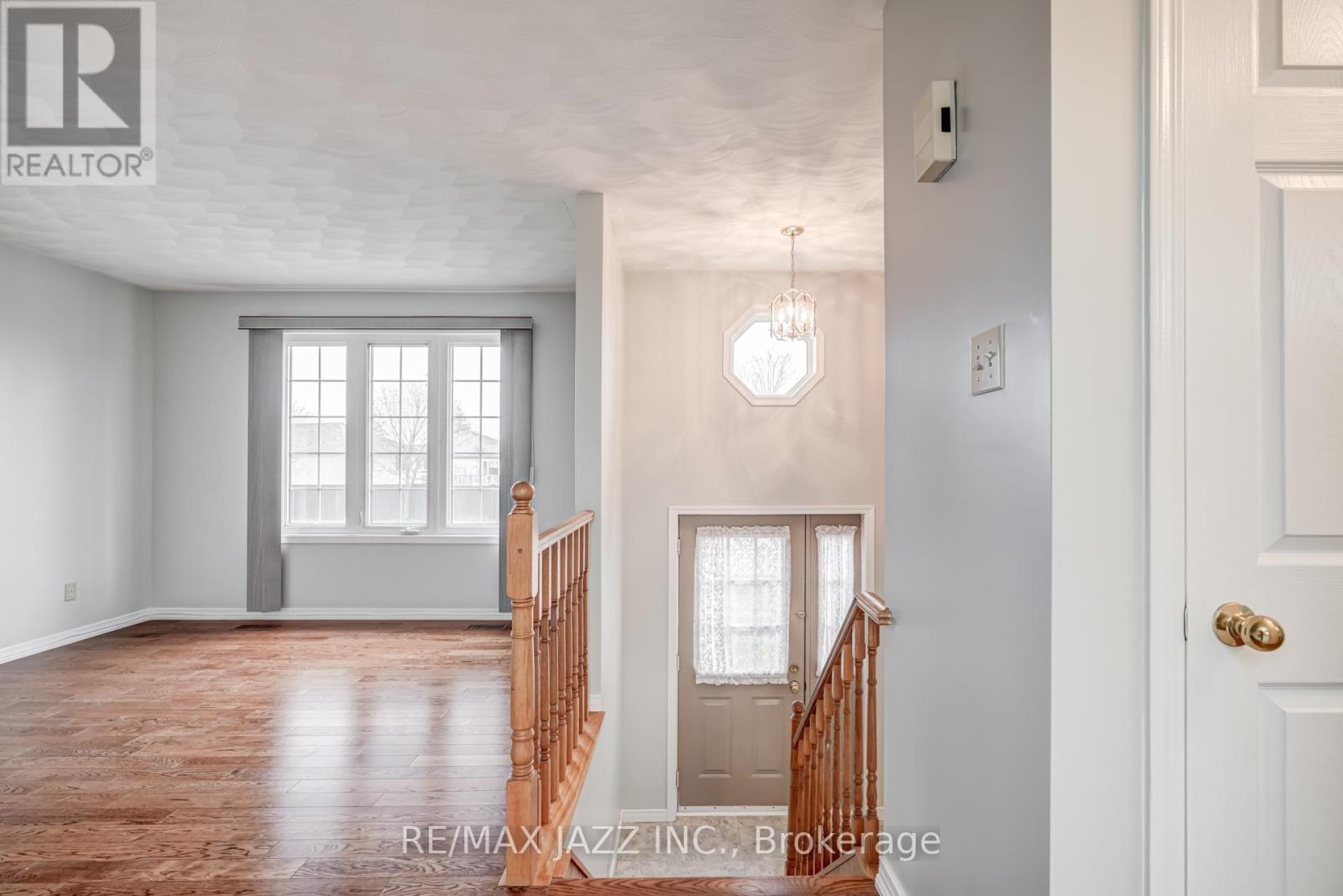 2577 Idyllwood Crescent, Peterborough East (South), Ontario  K9L 1Z1 - Photo 6 - X12210044