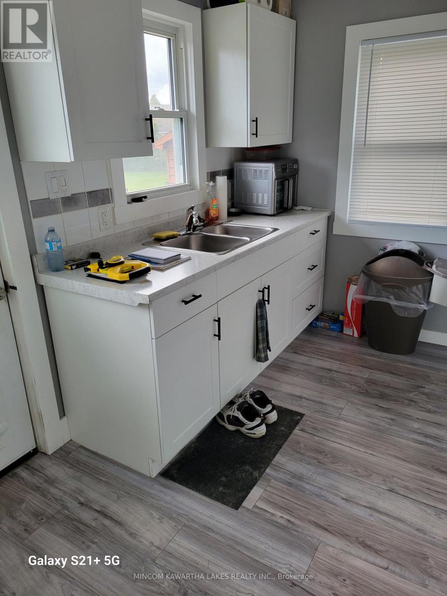 889 Western Avenue, Peterborough Central (South), Ontario  K9J 5W1 - Photo 10 - X12210734