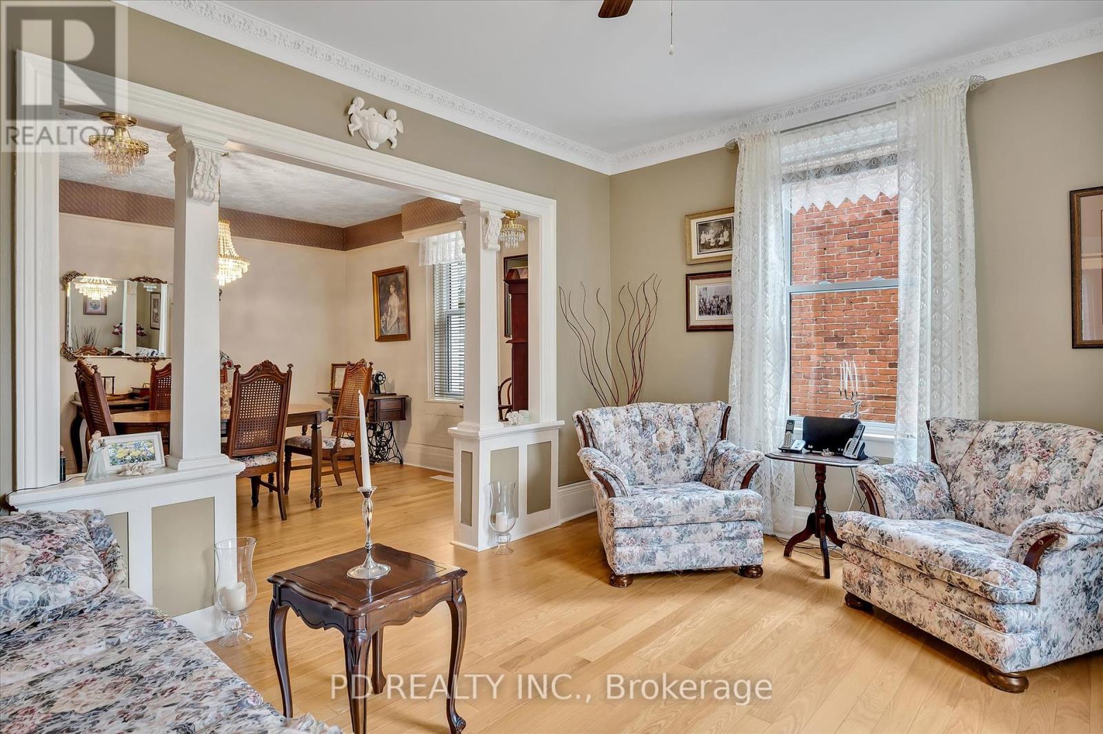 8 Regent Street, Kawartha Lakes (Lindsay), Ontario  K9V 3T7 - Photo 11 - X12210745
