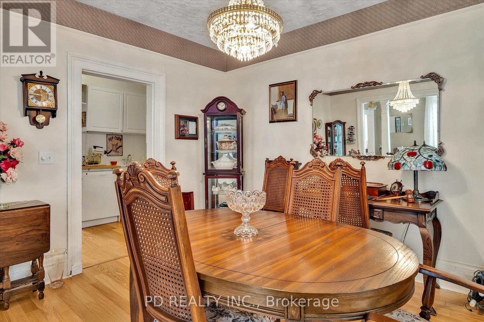 8 Regent Street, Kawartha Lakes (Lindsay), Ontario  K9V 3T7 - Photo 13 - X12210745
