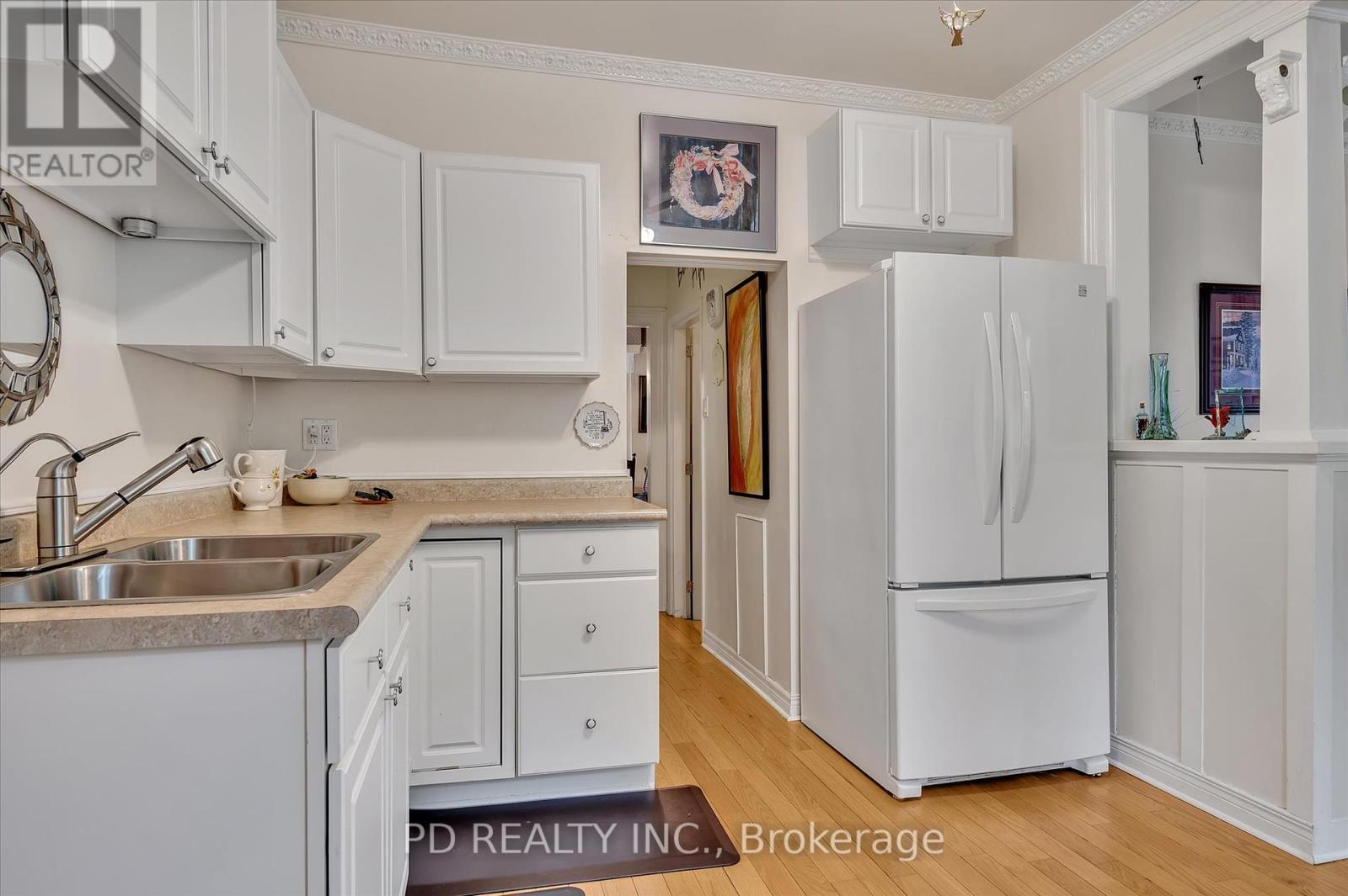 8 Regent Street, Kawartha Lakes (Lindsay), Ontario  K9V 3T7 - Photo 16 - X12210745