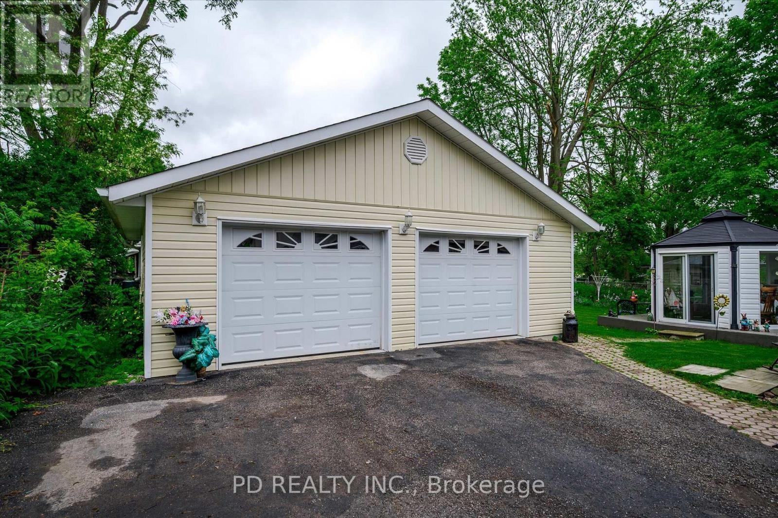 8 Regent Street, Kawartha Lakes (Lindsay), Ontario  K9V 3T7 - Photo 36 - X12210745