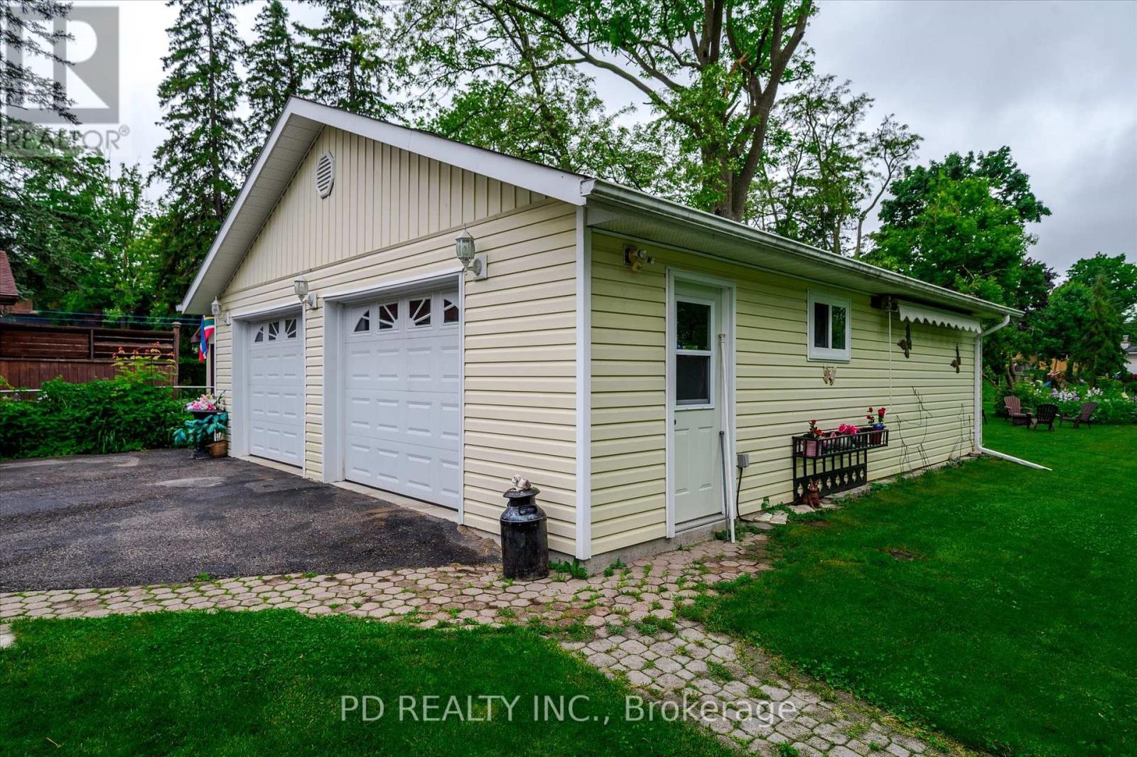 8 Regent Street, Kawartha Lakes (Lindsay), Ontario  K9V 3T7 - Photo 37 - X12210745
