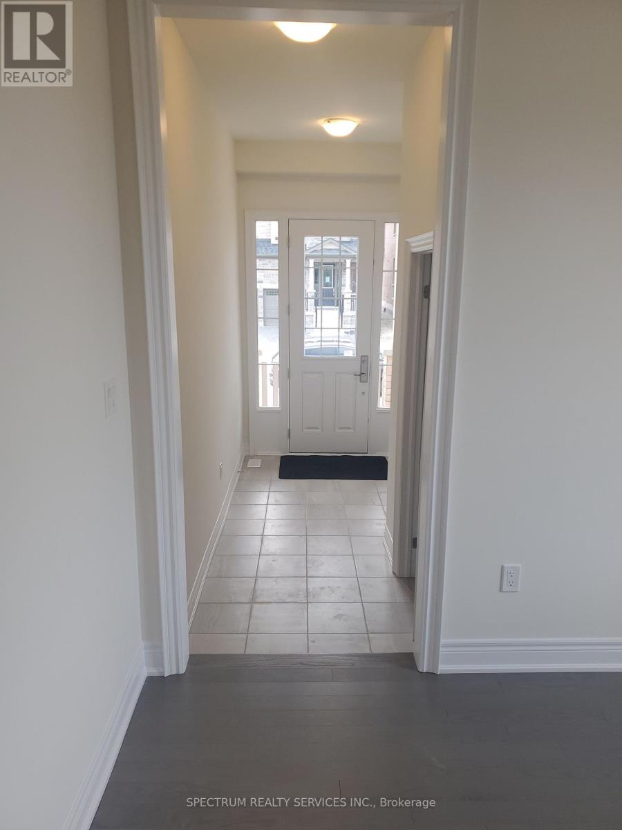 27 Rogerson Street E, Clarington (Newcastle), Ontario  L1B 0W4 - Photo 2 - E12210732