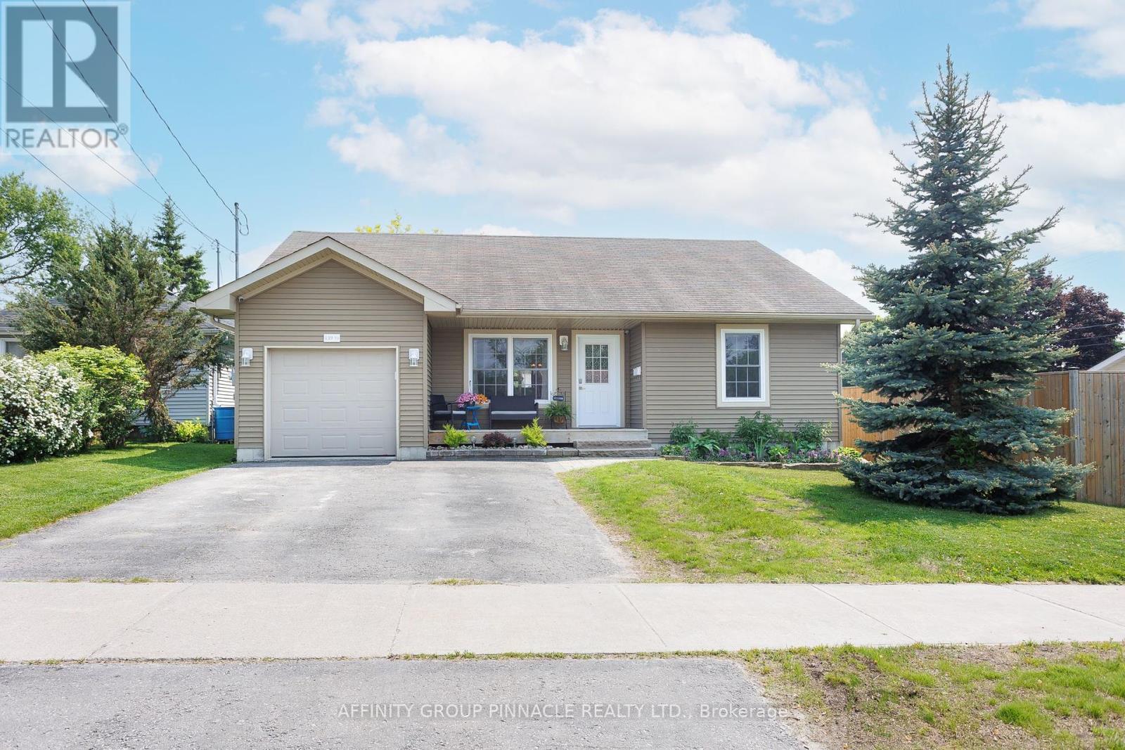 139 1/2 King Street, Kawartha Lakes (Lindsay), Ontario  K9V 1E4 - Photo 1 - X12210921