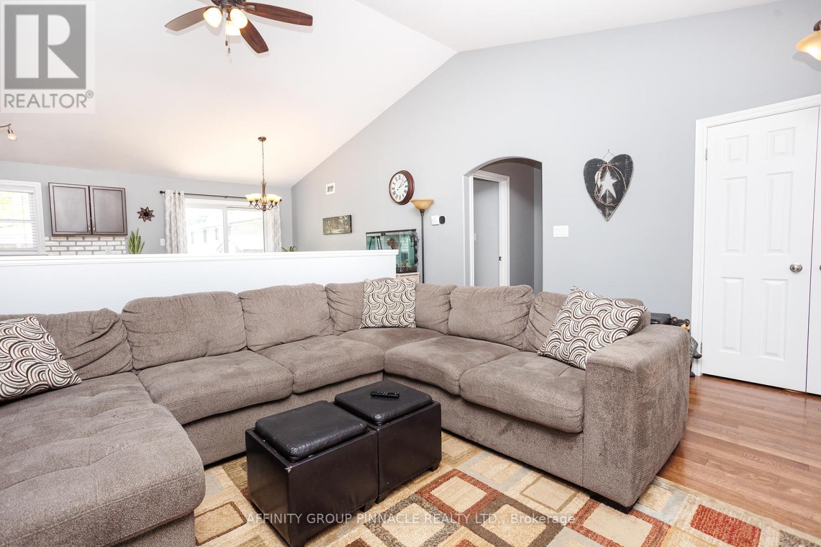 139 1/2 King Street, Kawartha Lakes (Lindsay), Ontario  K9V 1E4 - Photo 11 - X12210921