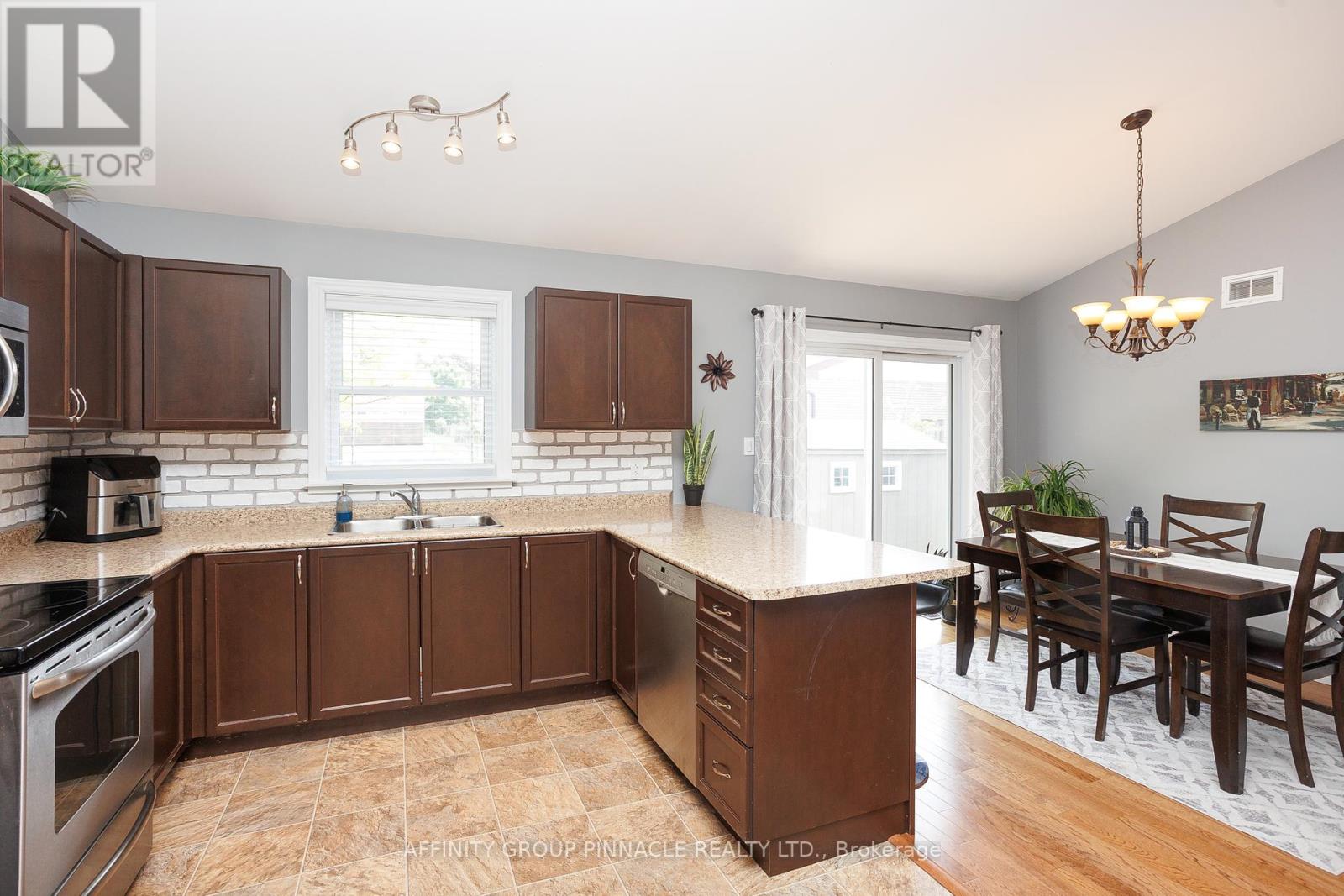 139 1/2 King Street, Kawartha Lakes (Lindsay), Ontario  K9V 1E4 - Photo 16 - X12210921