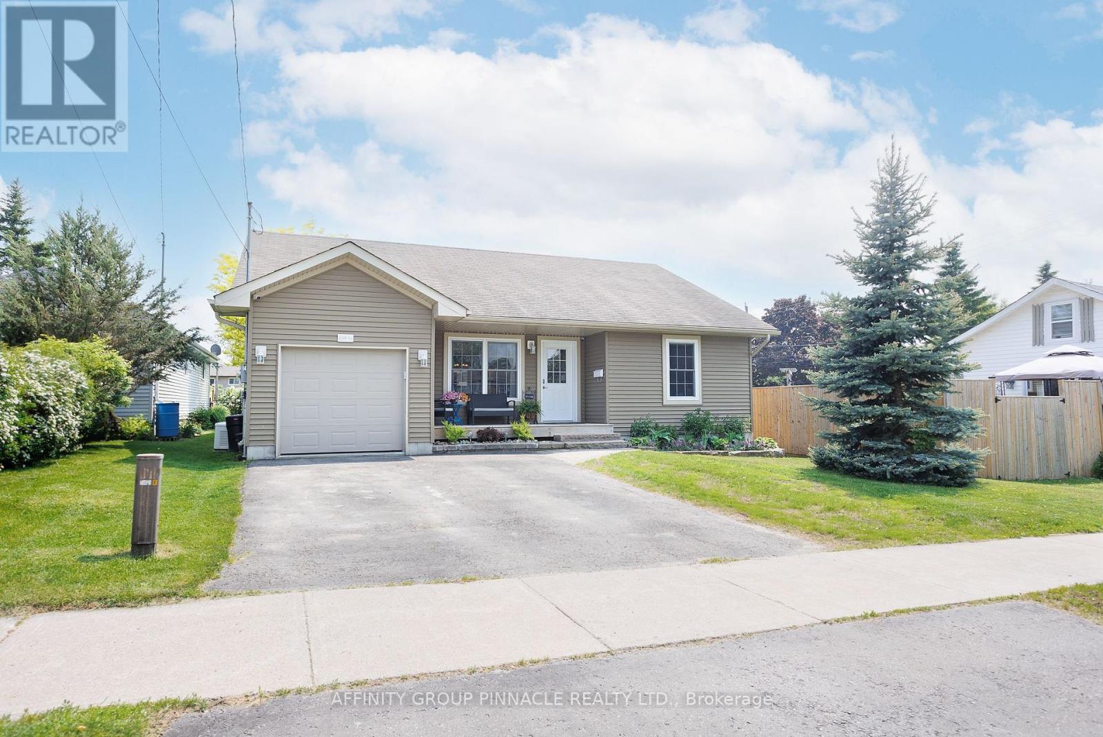 139 1/2 King Street, Kawartha Lakes (Lindsay), Ontario  K9V 1E4 - Photo 2 - X12210921