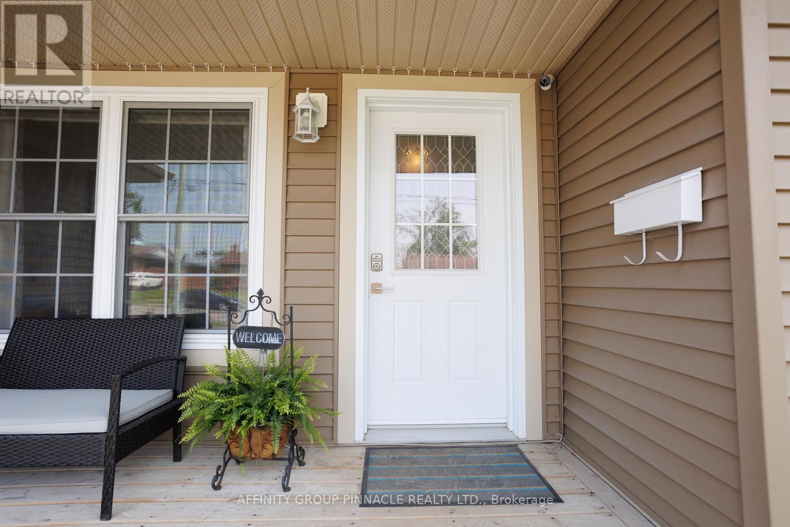 139 1/2 King Street, Kawartha Lakes (Lindsay), Ontario  K9V 1E4 - Photo 6 - X12210921