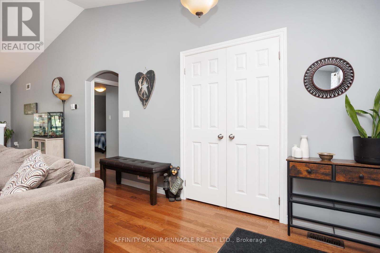 139 1/2 King Street, Kawartha Lakes (Lindsay), Ontario  K9V 1E4 - Photo 8 - X12210921