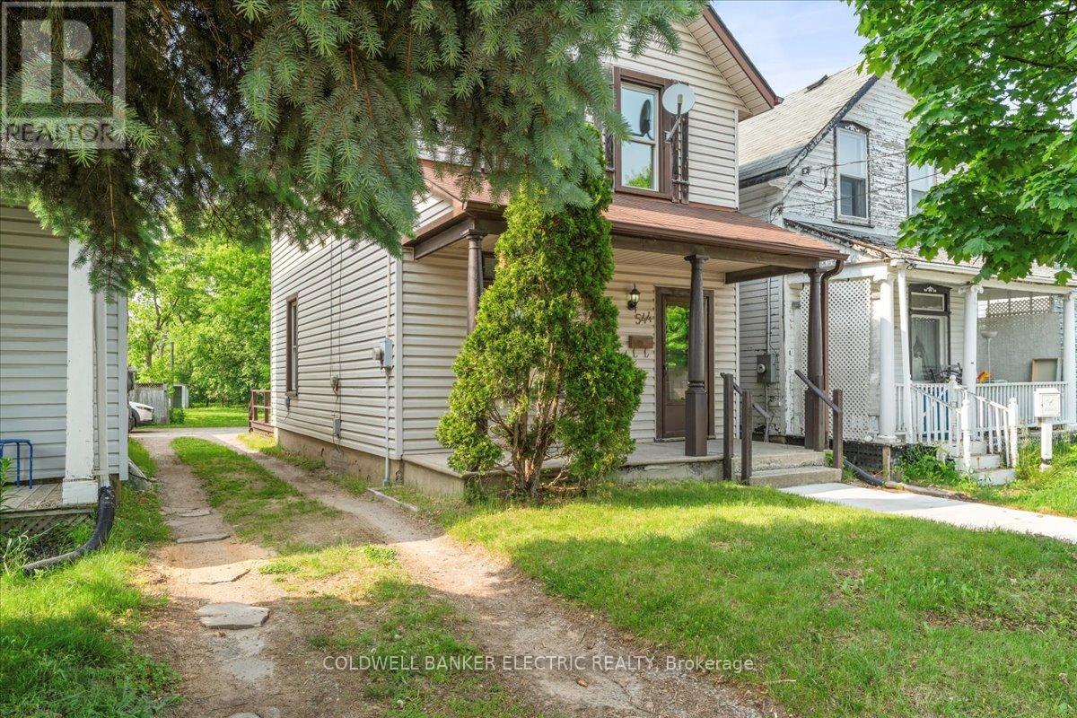 544 Chamberlain Street, Peterborough Central (South), Ontario  K9J 4L5 - Photo 2 - X12211883