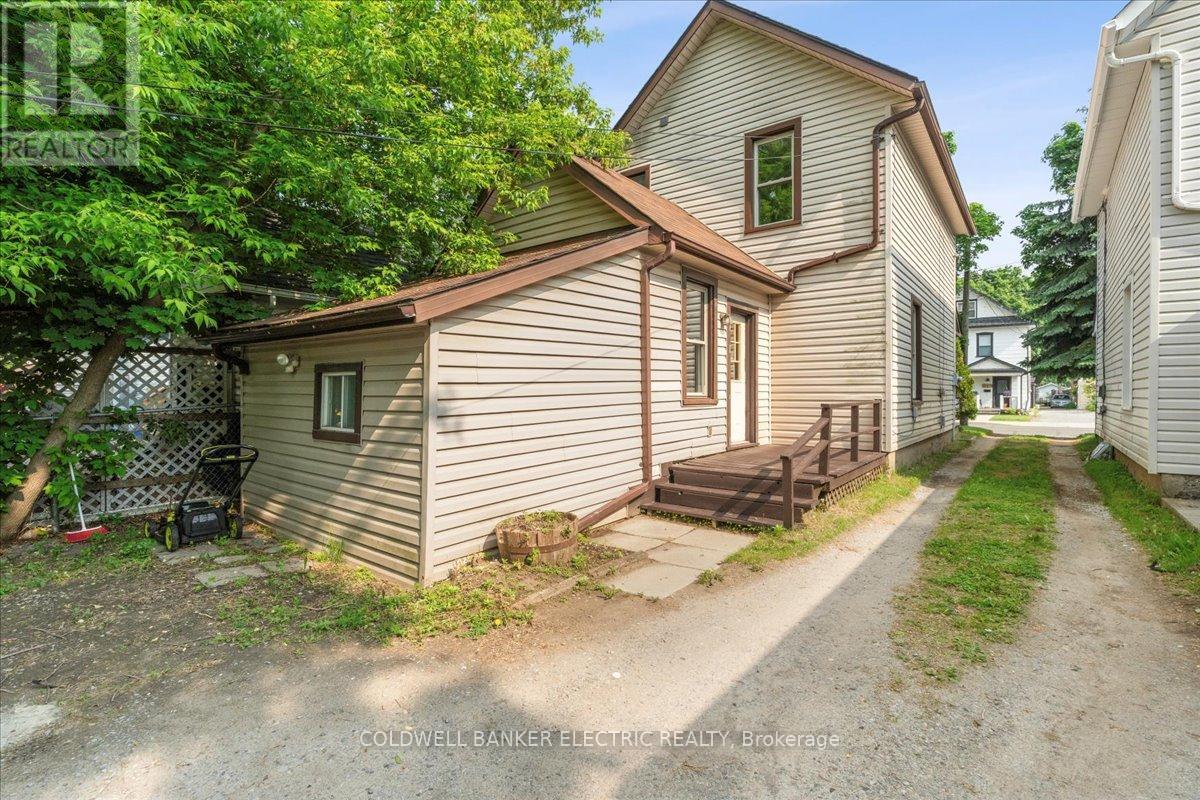544 Chamberlain Street, Peterborough Central (South), Ontario  K9J 4L5 - Photo 37 - X12211883