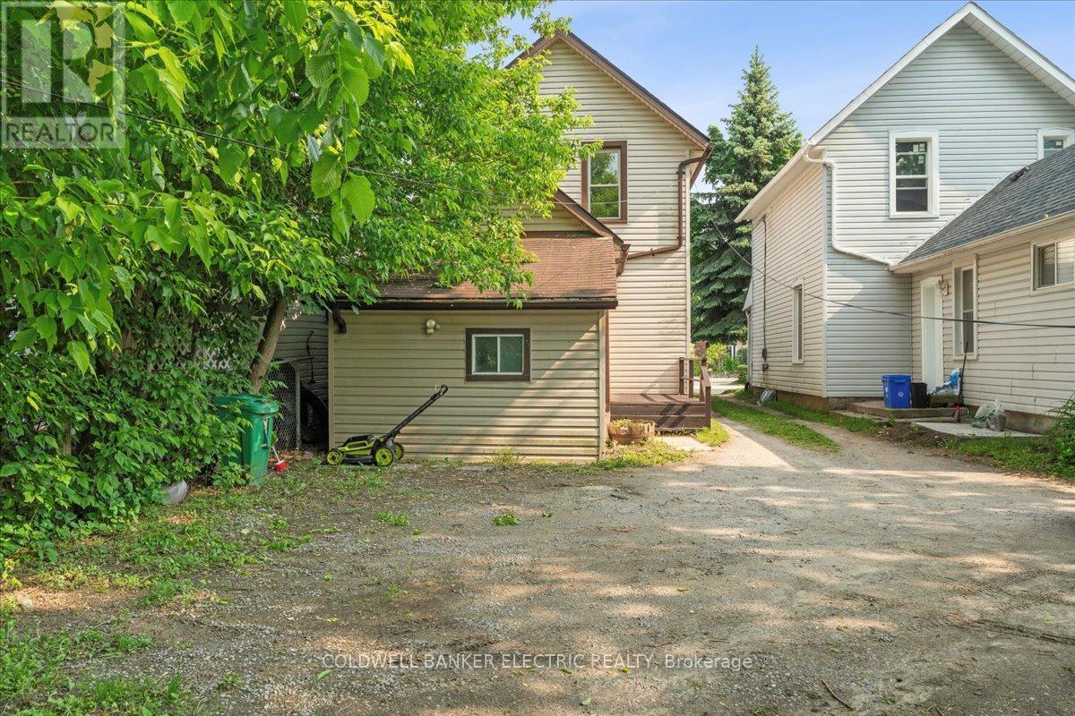544 Chamberlain Street, Peterborough Central (South), Ontario  K9J 4L5 - Photo 39 - X12211883