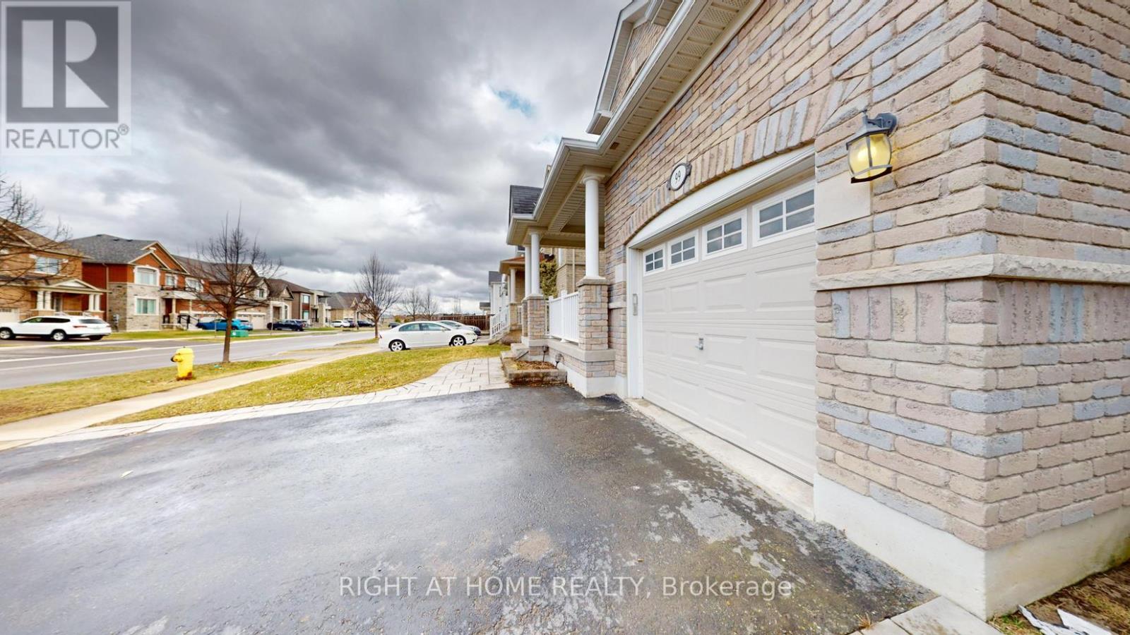 99 Grady Drive, Clarington (Newcastle), Ontario  L1B 0C6 - Photo 3 - E12212794