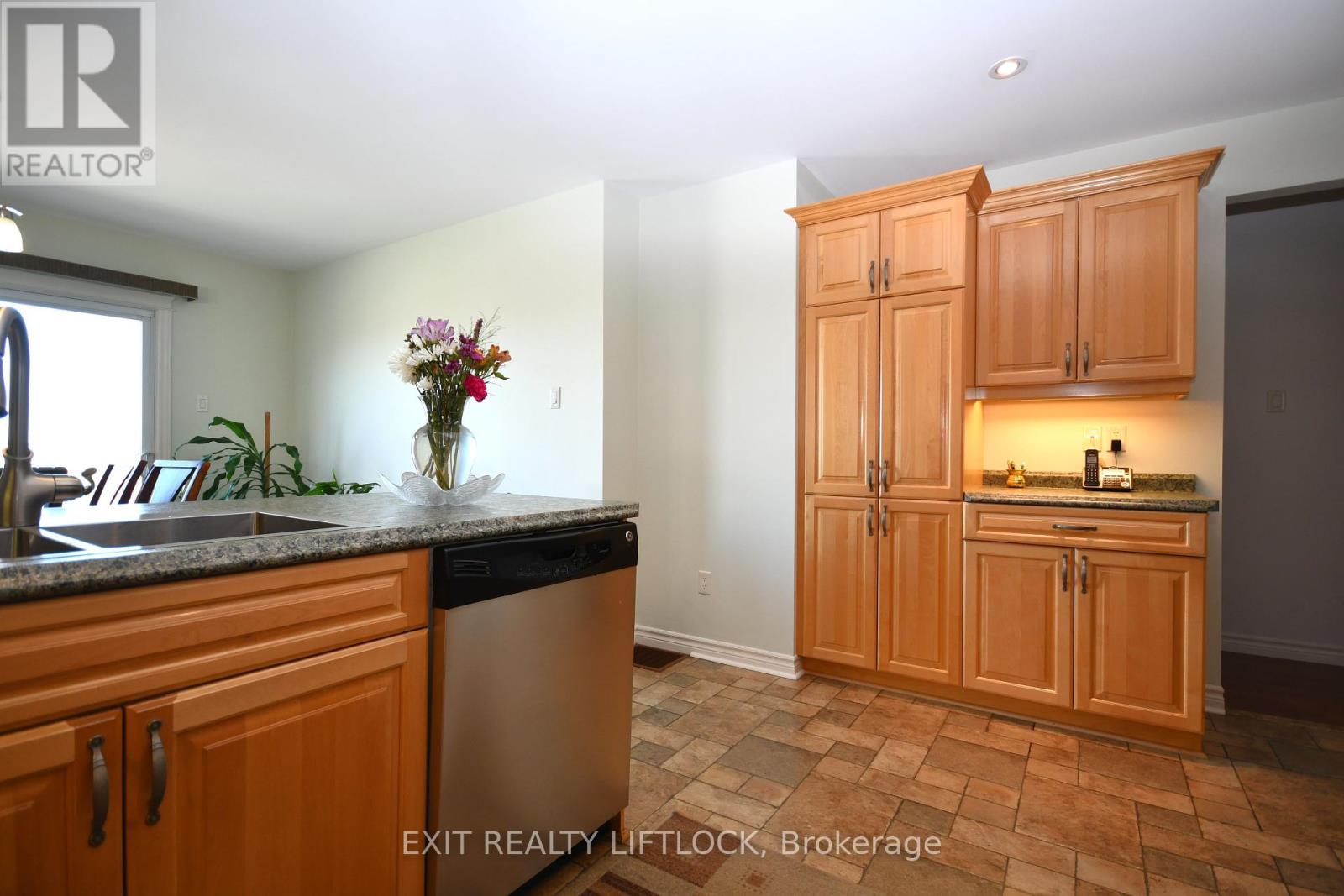1724 Glenforest Boulevard, Peterborough West (North), Ontario  K9K 2P5 - Photo 7 - X12213625