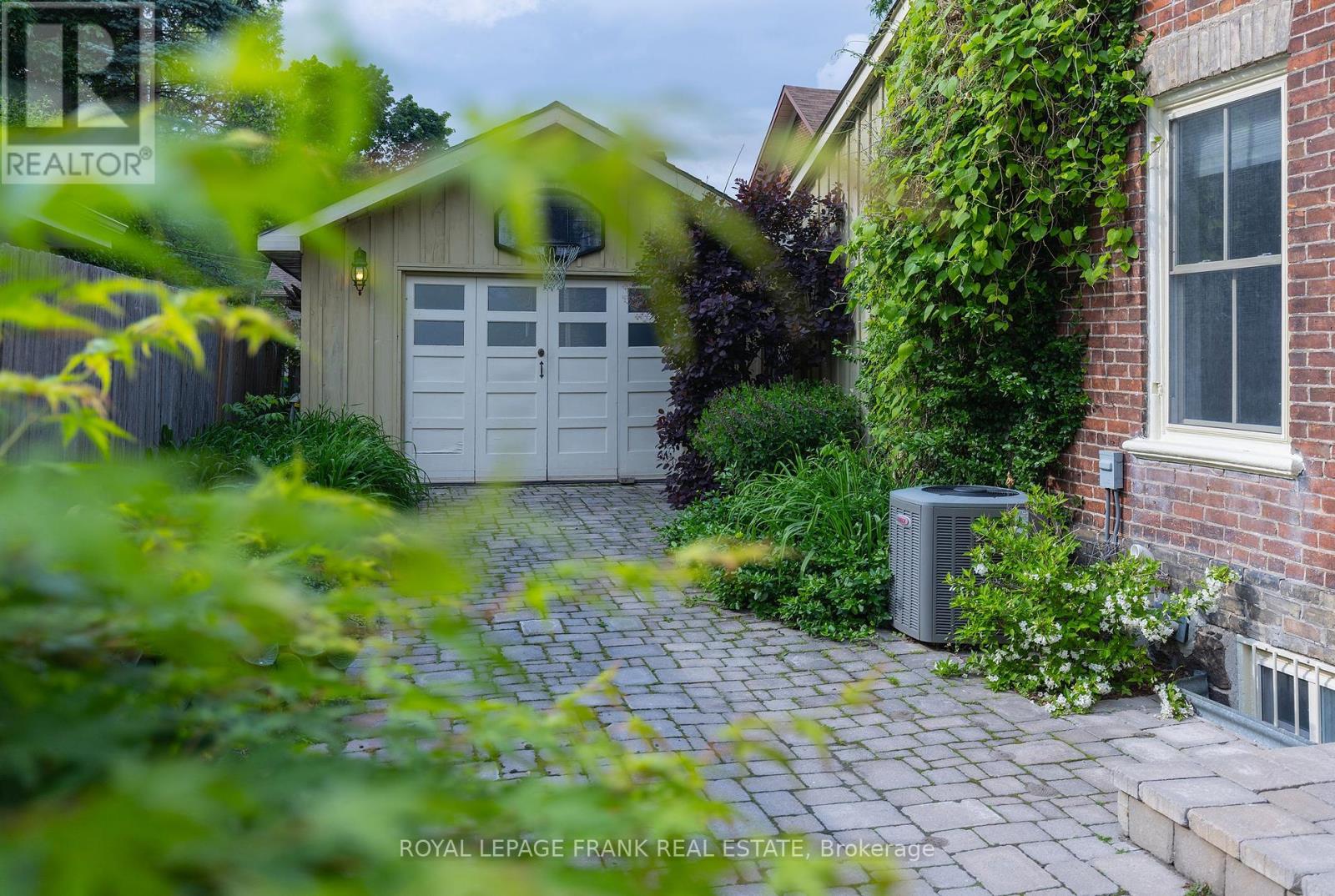 454 Weller Street, Peterborough Central (Old West End), Ontario  K9H 2N6 - Photo 2 - X12215052