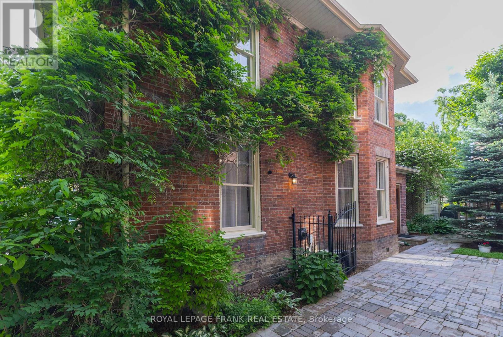 454 Weller Street, Peterborough Central (Old West End), Ontario  K9H 2N6 - Photo 4 - X12215052