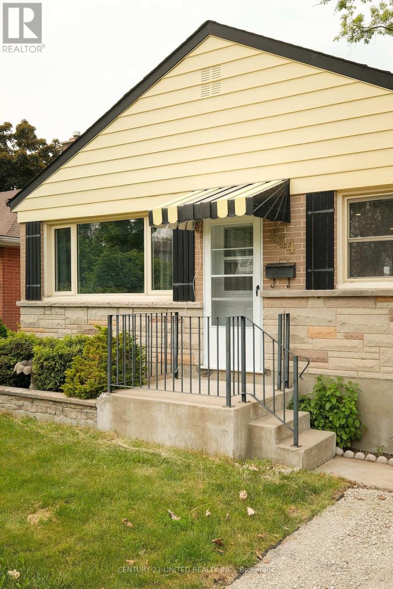 644 Crawford Drive, Peterborough South (West), Ontario  K9J 3W6 - Photo 2 - X12215074