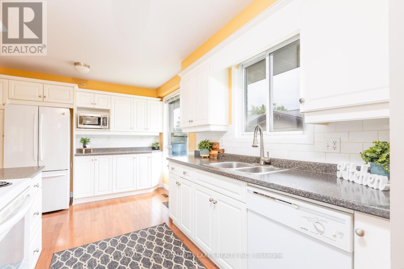 12 Hillside Drive, Kawartha Lakes (Lindsay), Ontario  K9V 1A4 - Photo 12 - X12215114