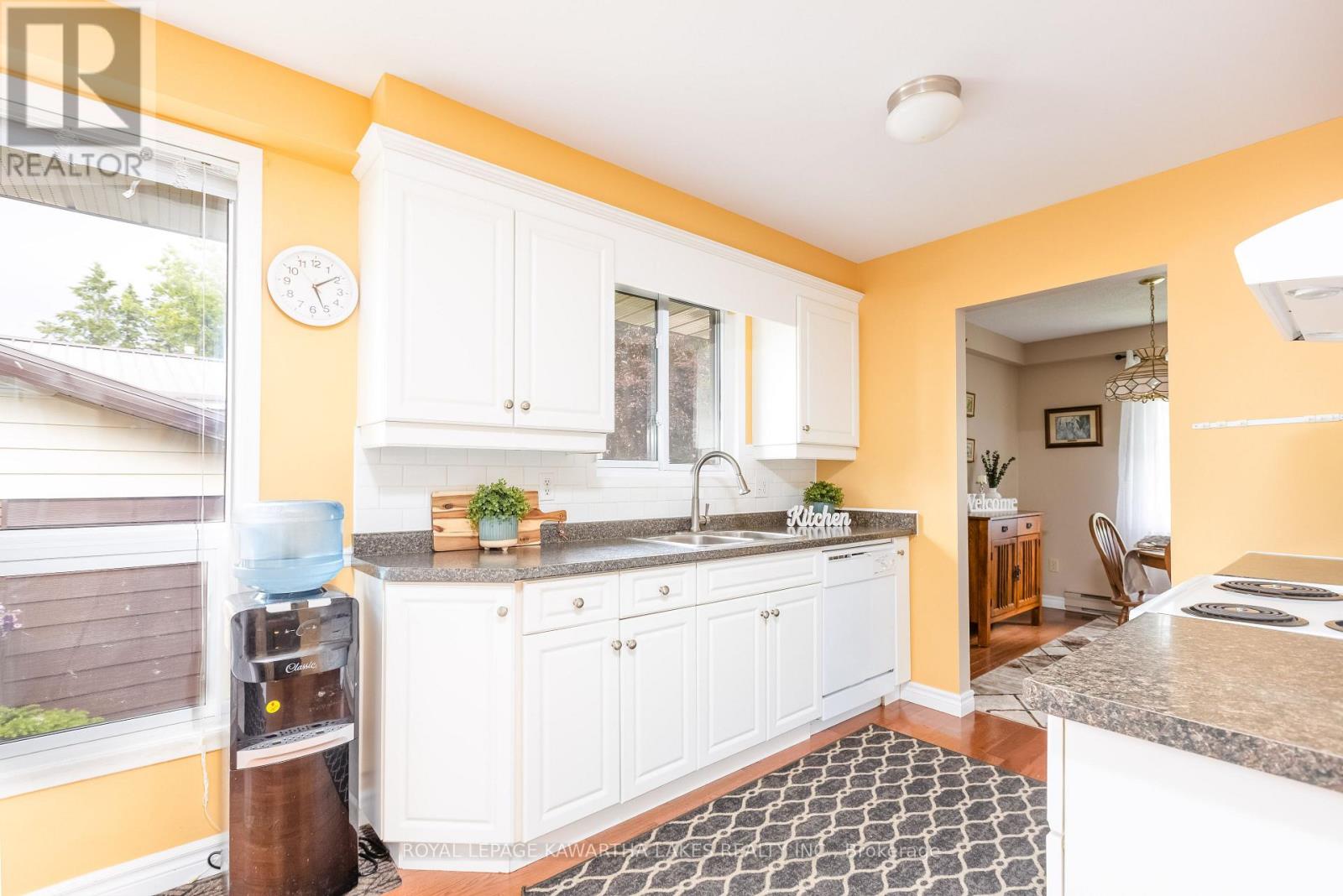 12 Hillside Drive, Kawartha Lakes (Lindsay), Ontario  K9V 1A4 - Photo 14 - X12215114