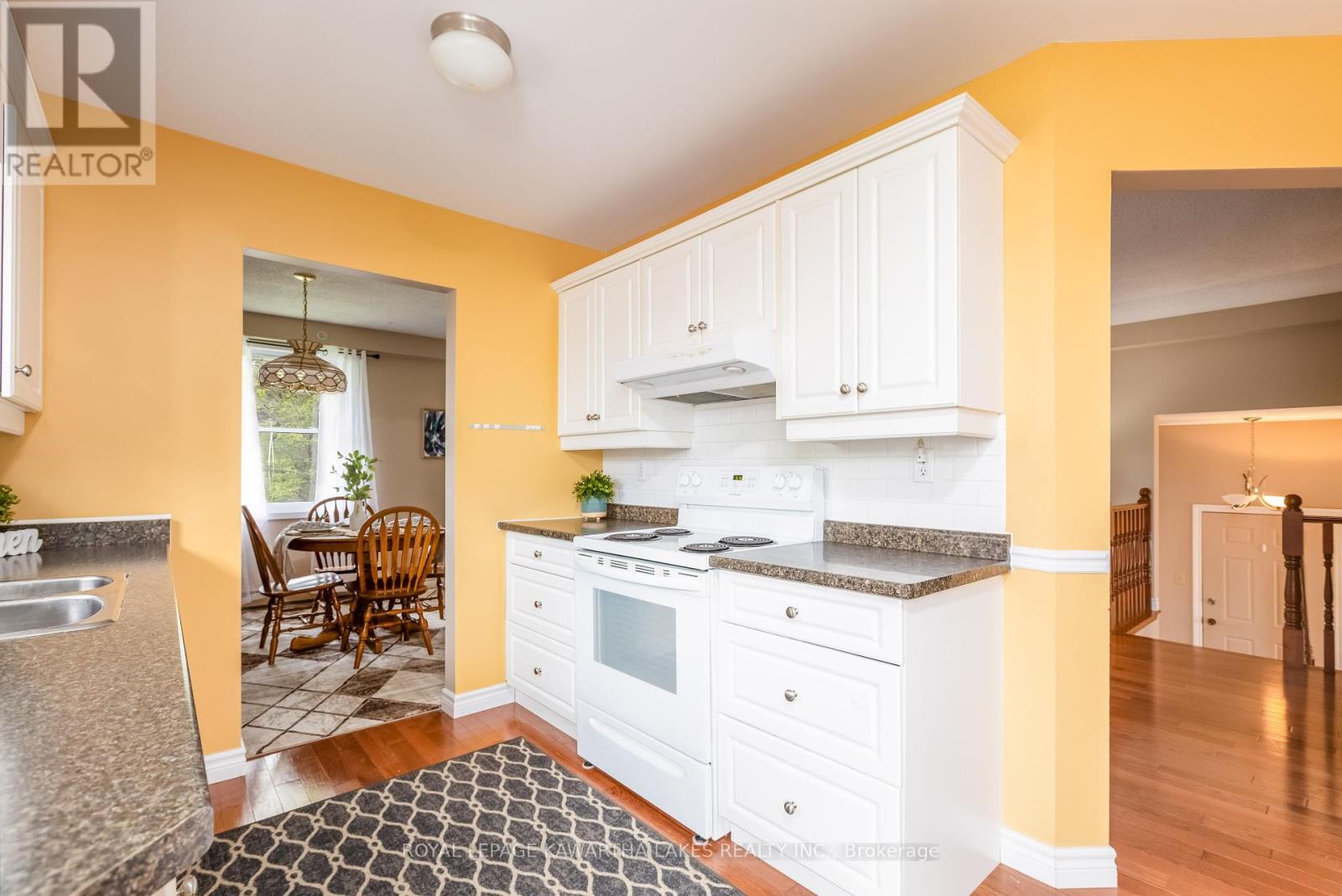 12 Hillside Drive, Kawartha Lakes (Lindsay), Ontario  K9V 1A4 - Photo 15 - X12215114