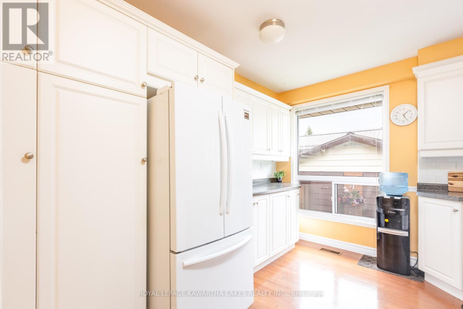 12 Hillside Drive, Kawartha Lakes (Lindsay), Ontario  K9V 1A4 - Photo 16 - X12215114
