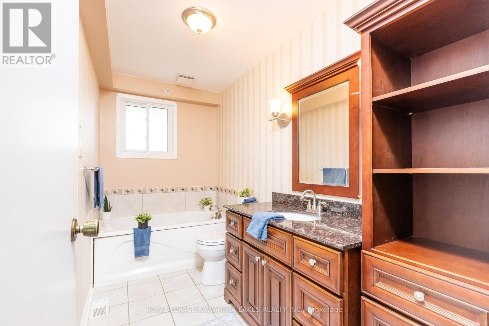 12 Hillside Drive, Kawartha Lakes (Lindsay), Ontario  K9V 1A4 - Photo 21 - X12215114