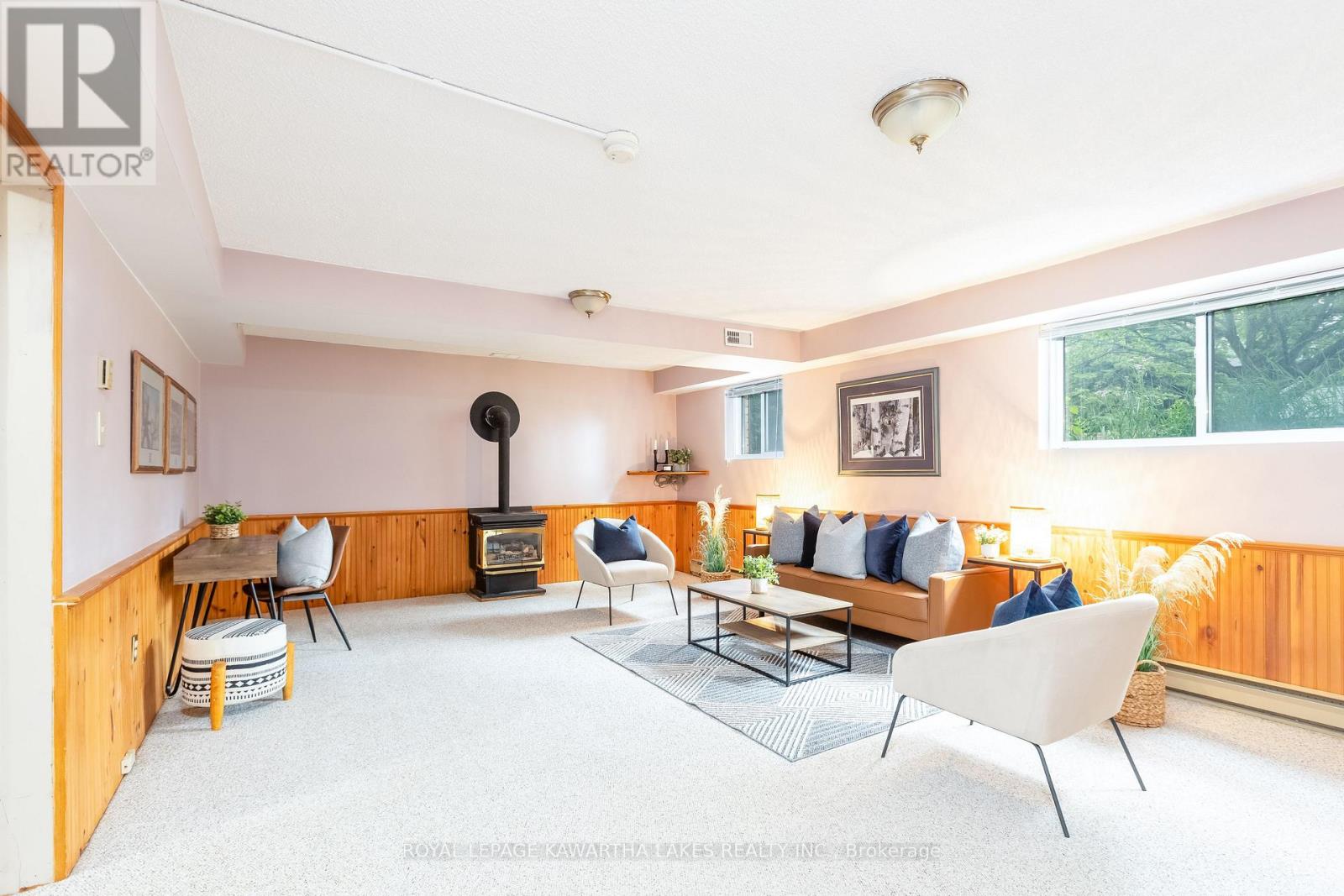 12 Hillside Drive, Kawartha Lakes (Lindsay), Ontario  K9V 1A4 - Photo 24 - X12215114