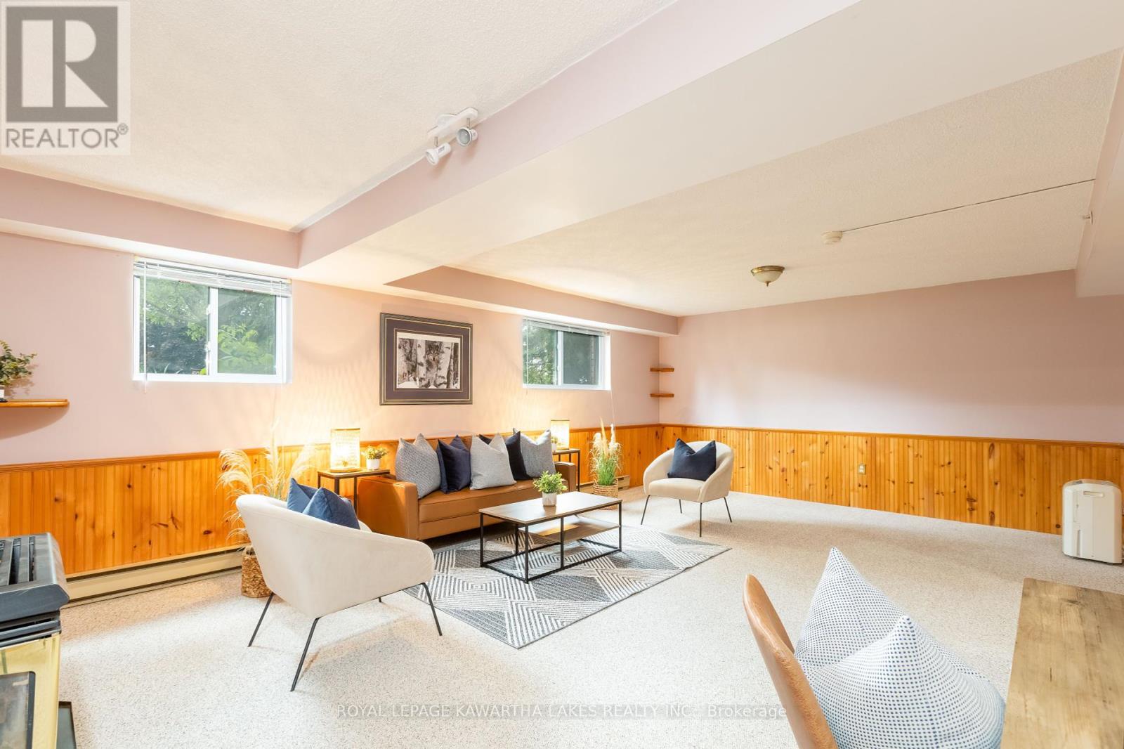 12 Hillside Drive, Kawartha Lakes (Lindsay), Ontario  K9V 1A4 - Photo 25 - X12215114
