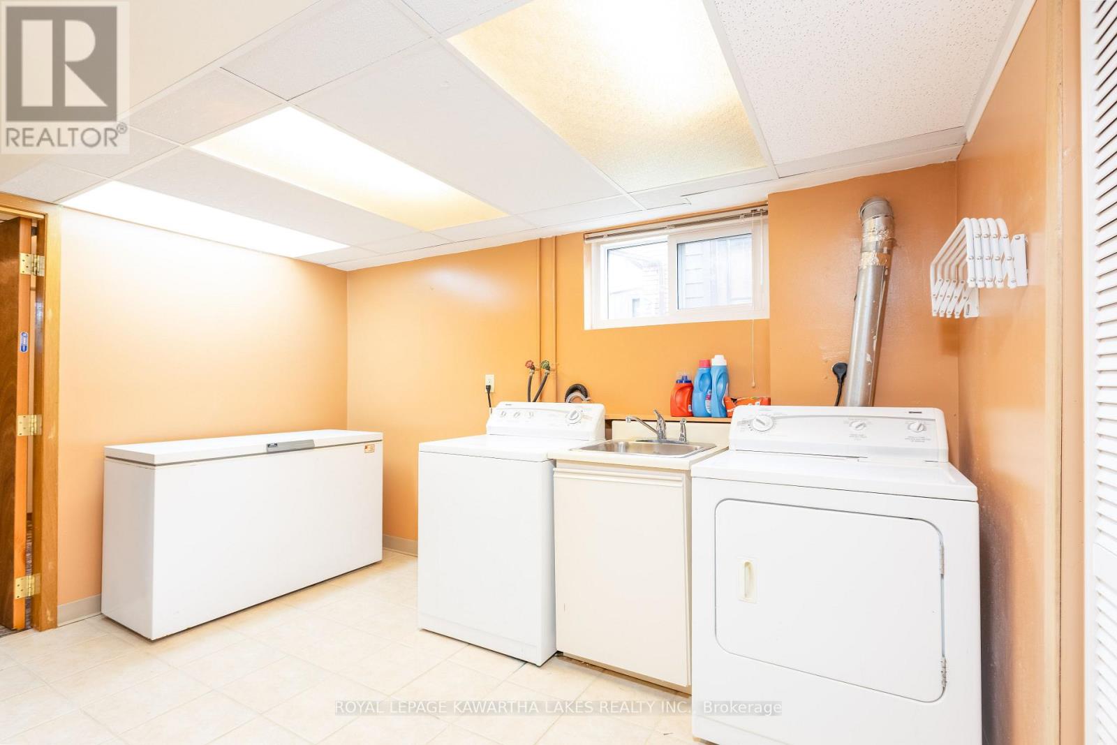 12 Hillside Drive, Kawartha Lakes (Lindsay), Ontario  K9V 1A4 - Photo 29 - X12215114