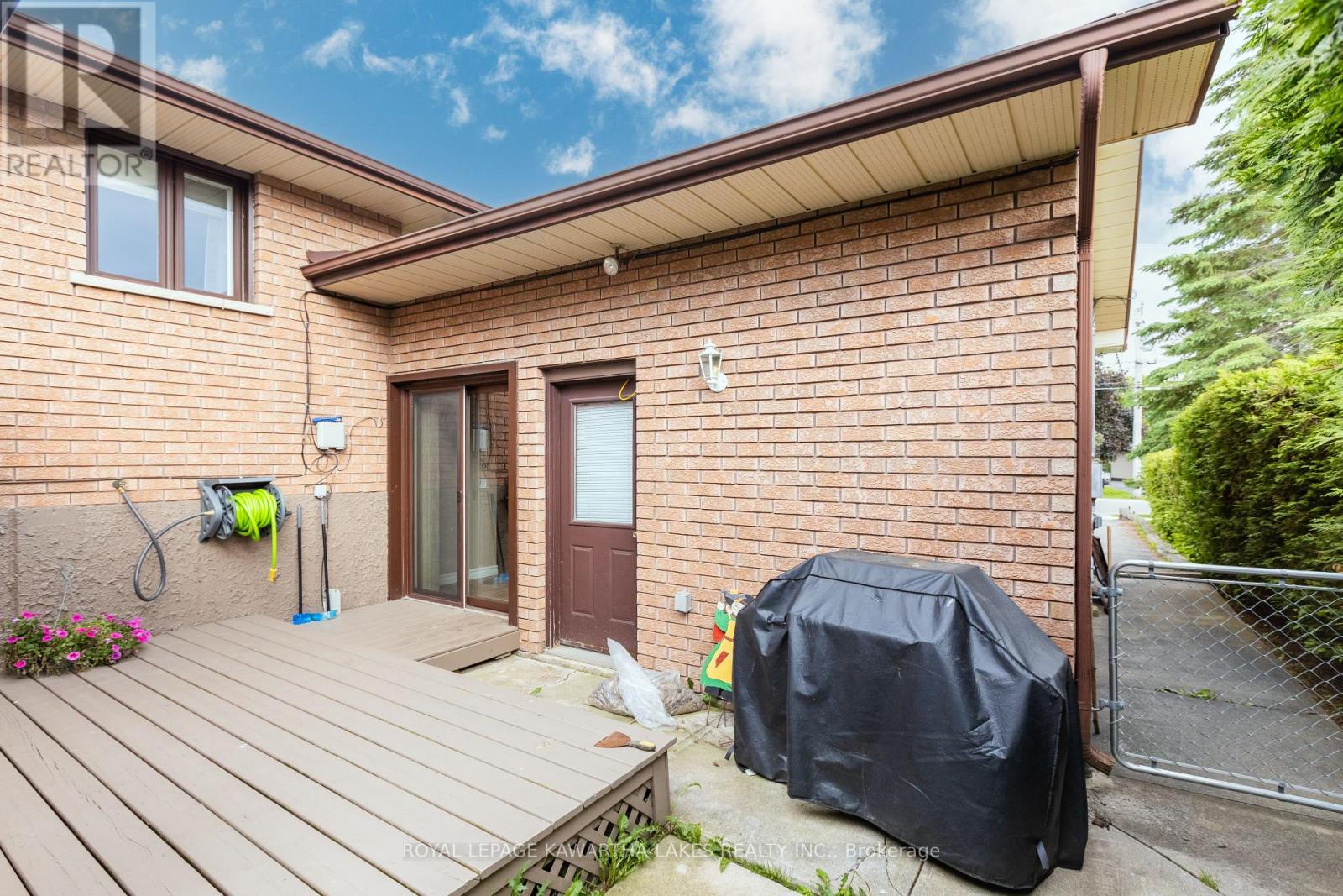 12 Hillside Drive, Kawartha Lakes (Lindsay), Ontario  K9V 1A4 - Photo 31 - X12215114