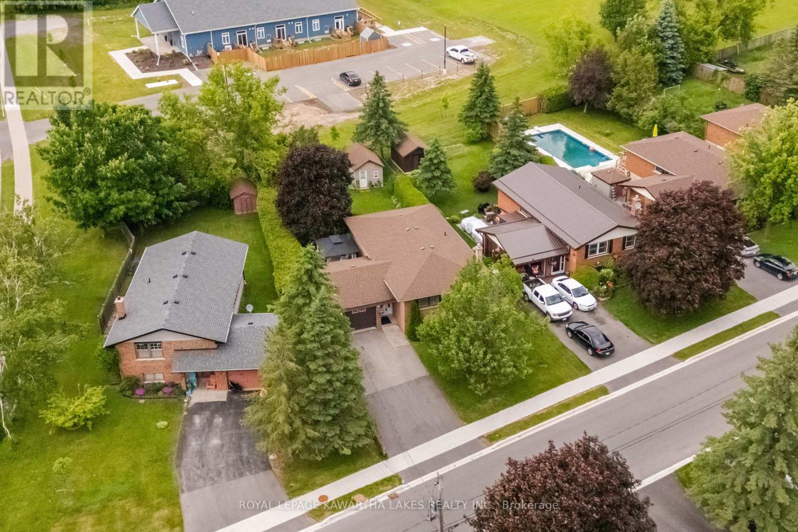 12 Hillside Drive, Kawartha Lakes (Lindsay), Ontario  K9V 1A4 - Photo 36 - X12215114
