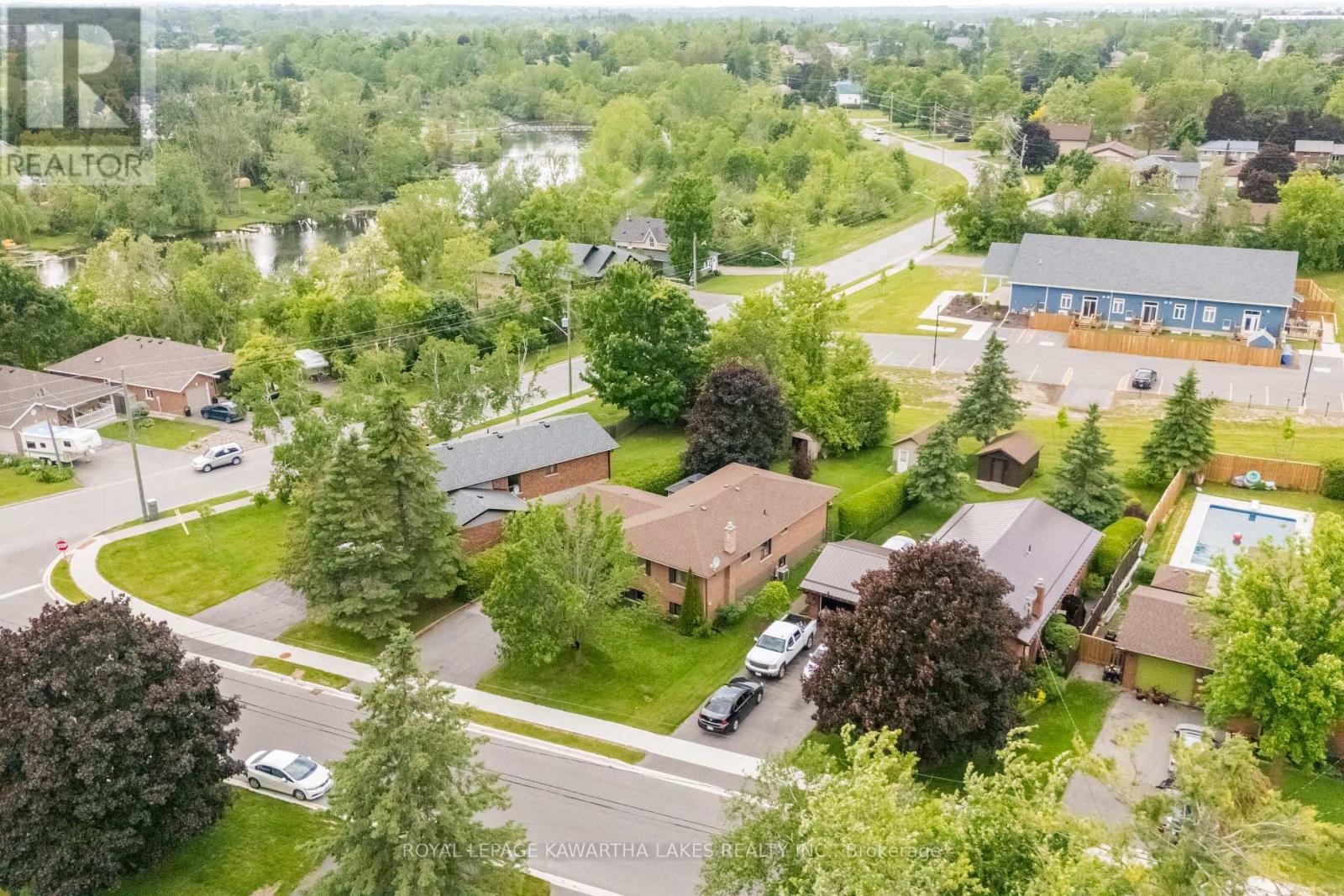 12 Hillside Drive, Kawartha Lakes (Lindsay), Ontario  K9V 1A4 - Photo 37 - X12215114