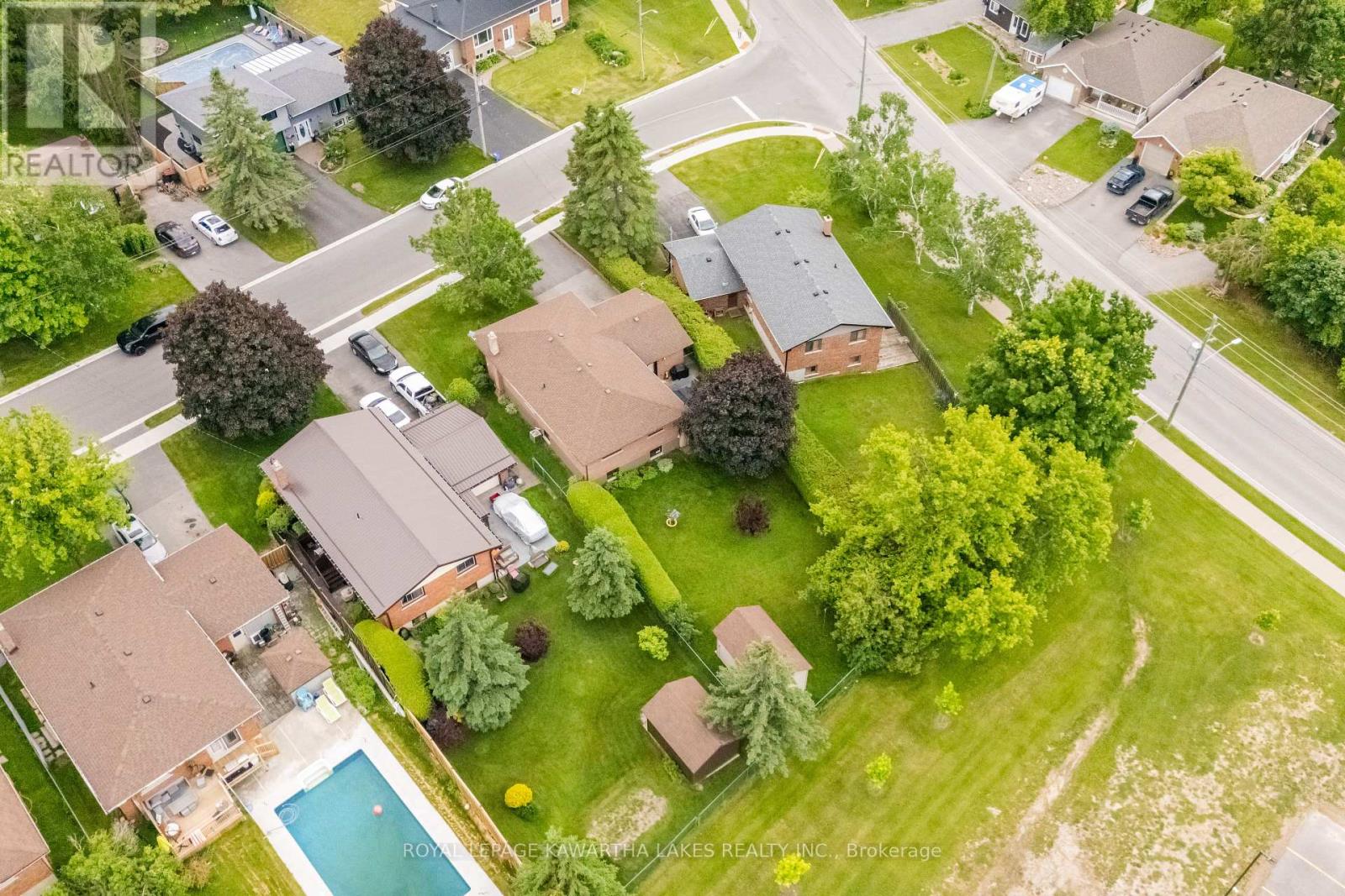 12 Hillside Drive, Kawartha Lakes (Lindsay), Ontario  K9V 1A4 - Photo 38 - X12215114