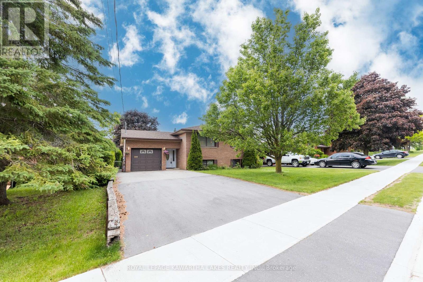 12 Hillside Drive, Kawartha Lakes (Lindsay), Ontario  K9V 1A4 - Photo 39 - X12215114
